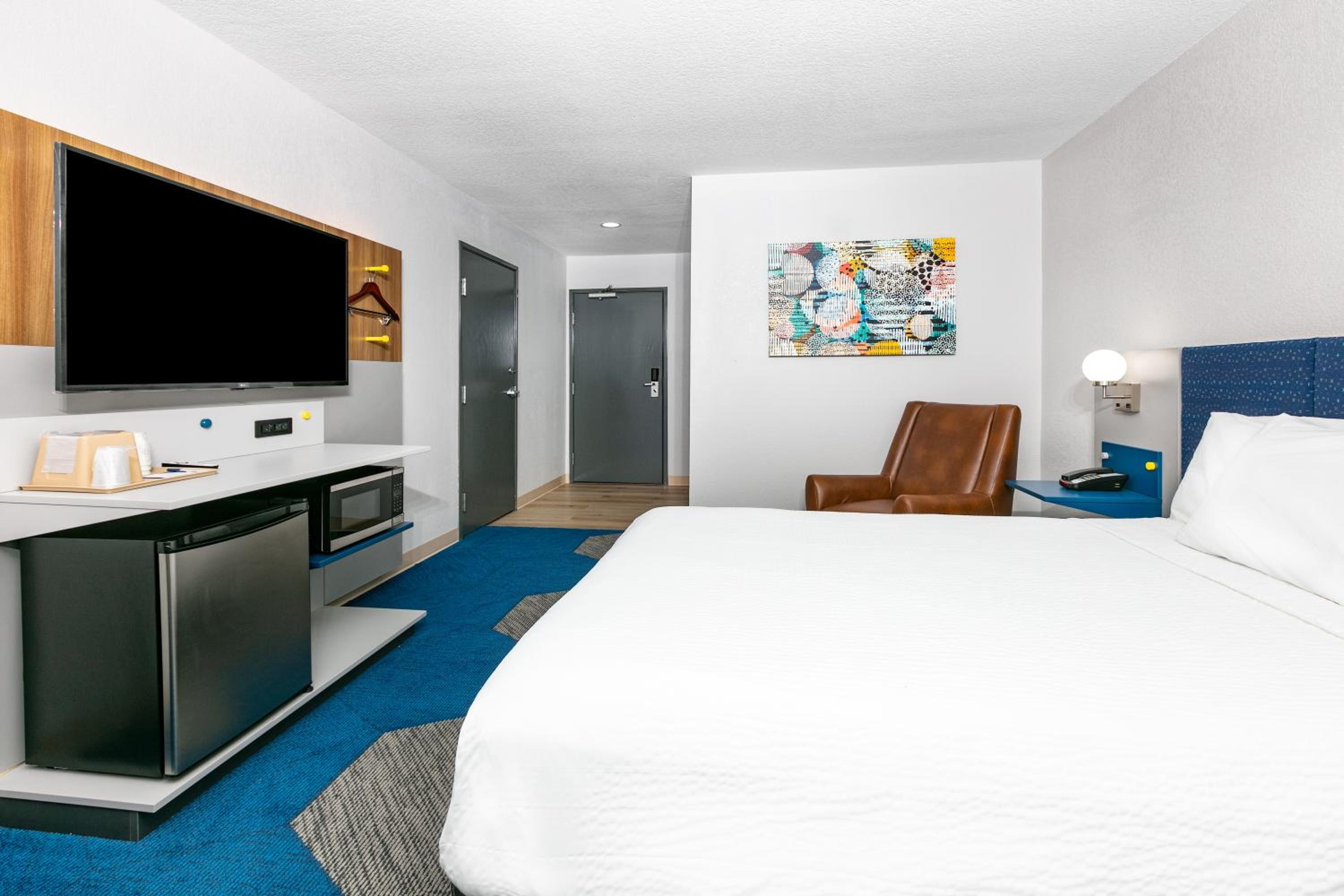 Queen Room - Disability Access- Non-Smoking - Photo 3