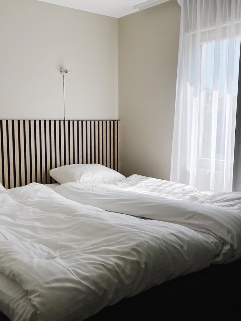 Three-Bedroom Deluxe Apartment - Photo 4