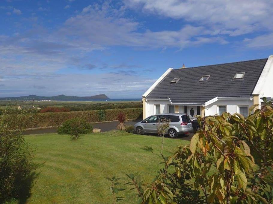 Three-Bedroom House photo 2