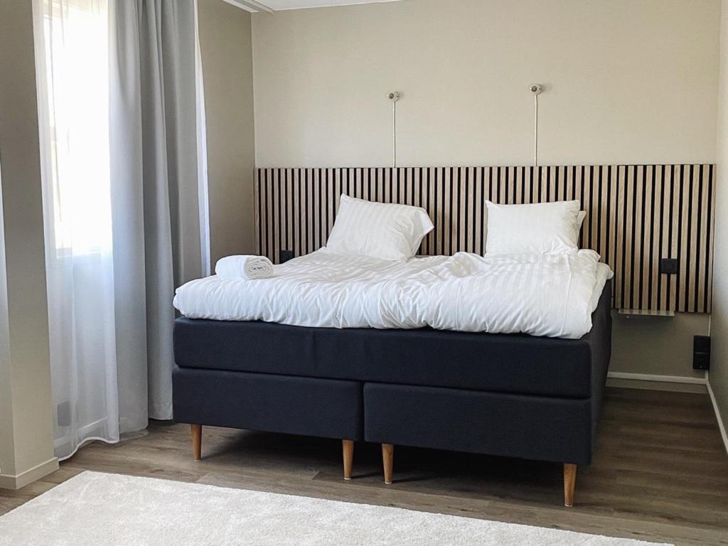 Three-Bedroom Deluxe Apartment - Photo 9