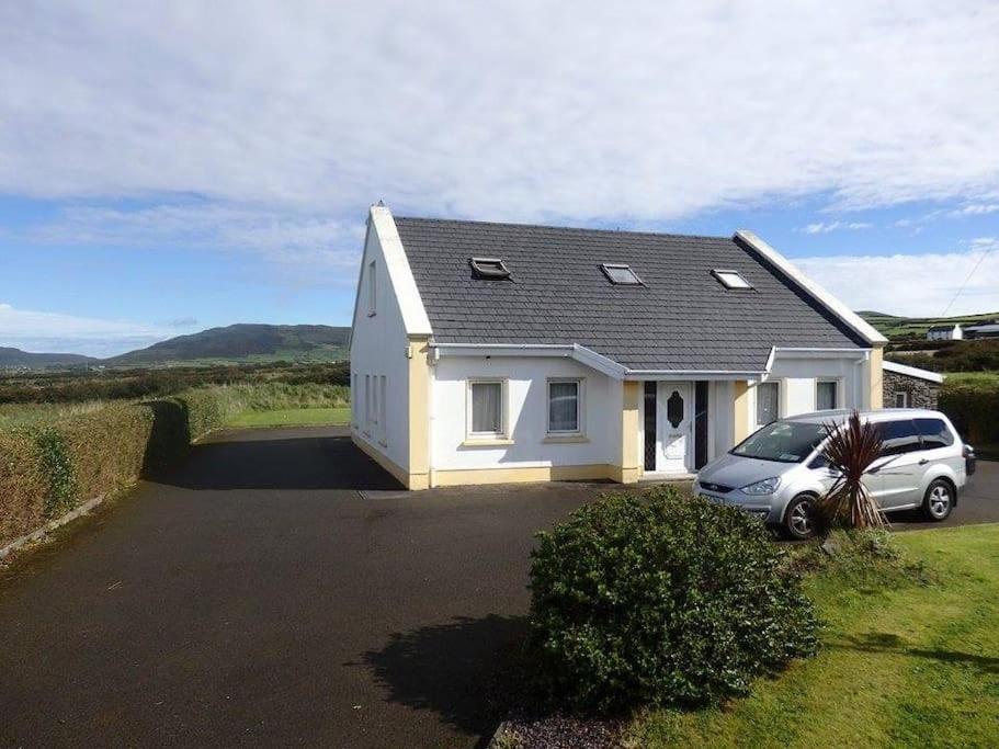 Three-Bedroom House photo 3