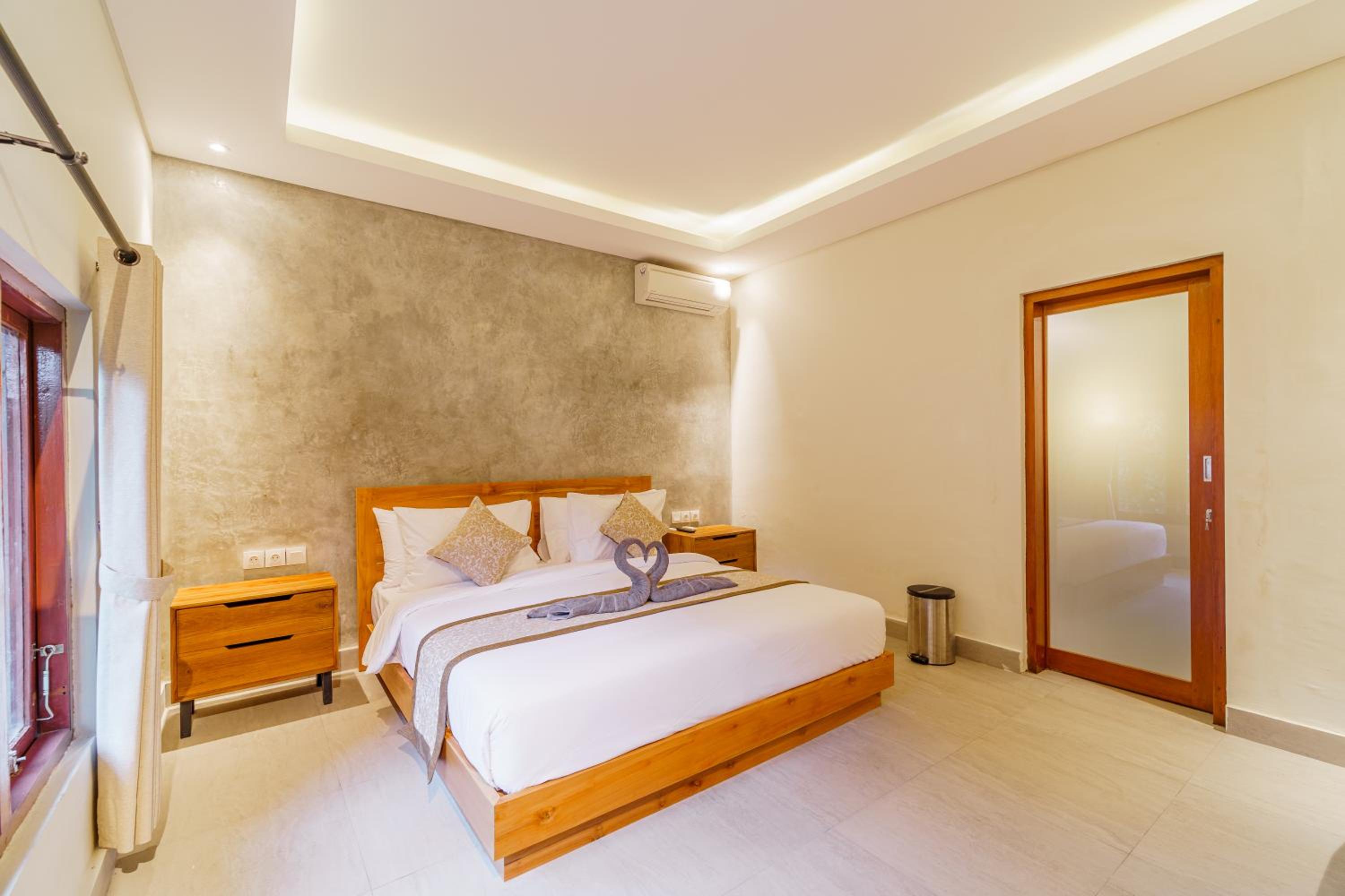 Deluxe Room (2 Adults + 1 Child)