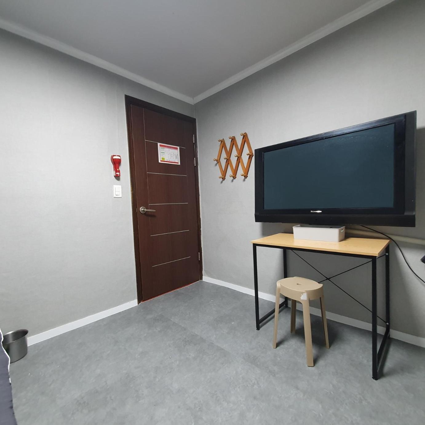 Twin Room - Photo 6