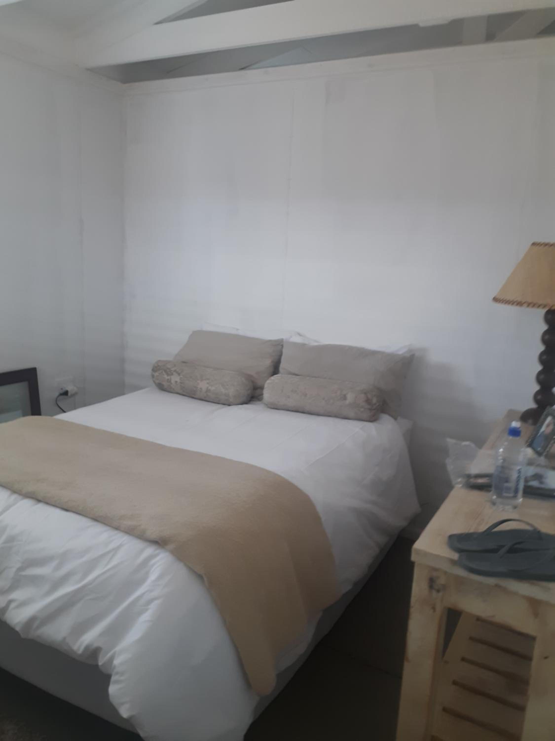 One-Bedroom House photo 1