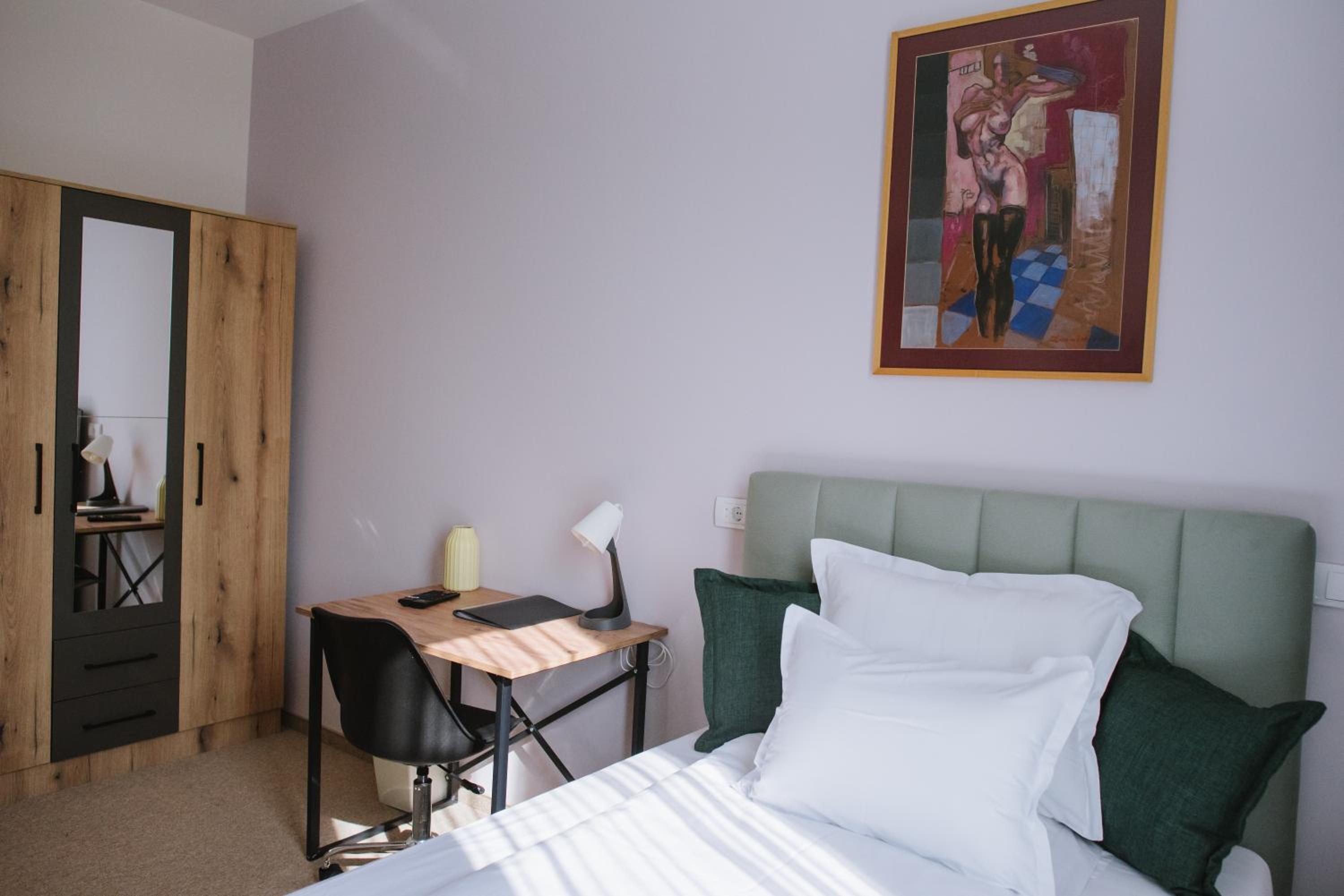 Single Room photo 2