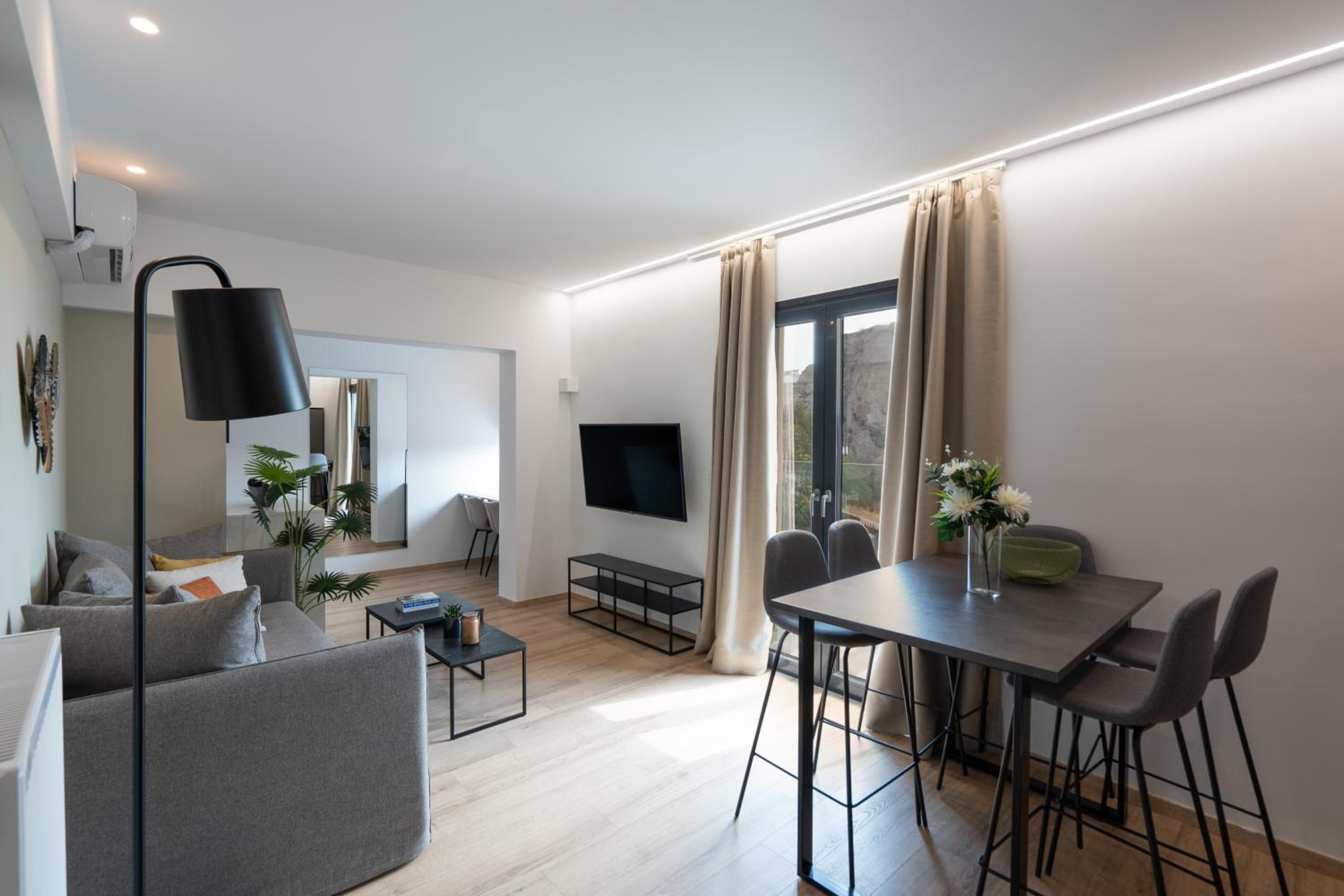 Duplex With Terrace photo 2