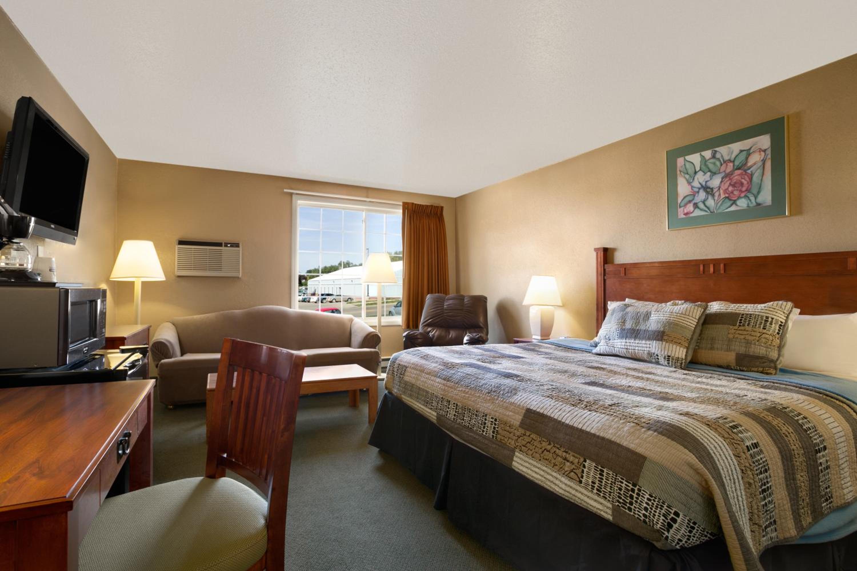 Deluxe King Studio Suite - Non-Smoking - Photo 3