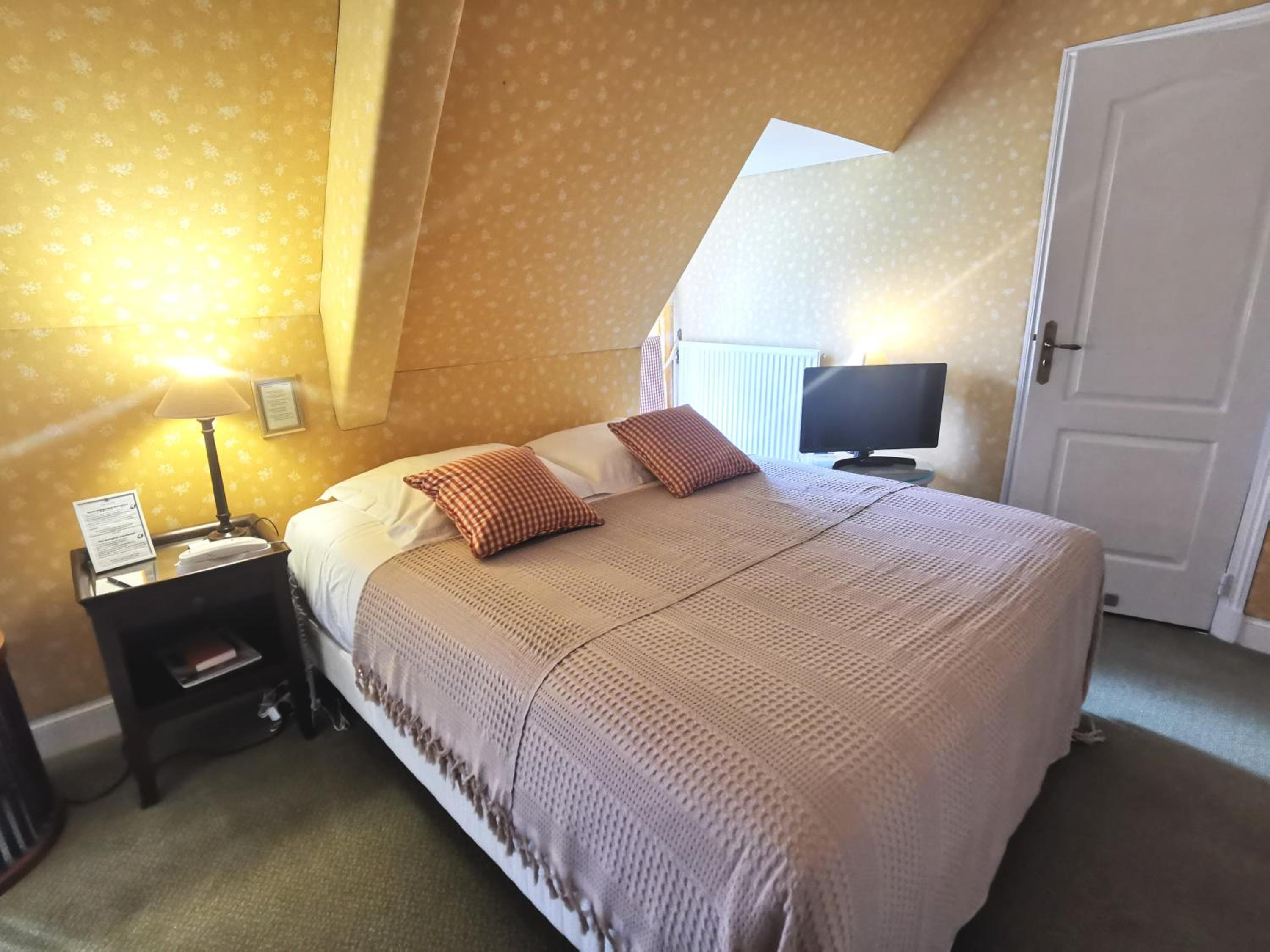 Small Double Room - Photo 1