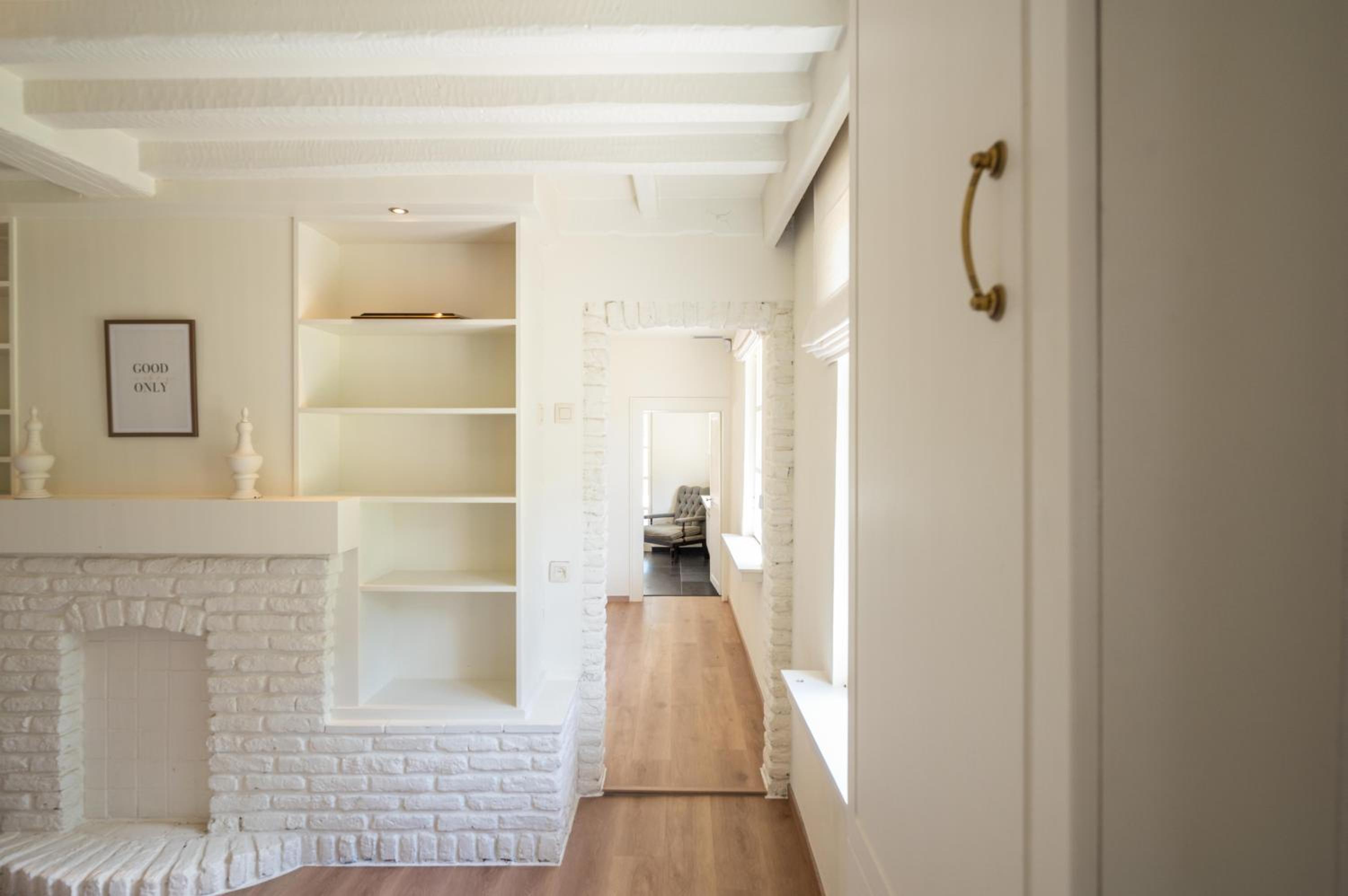 Five-Bedroom House photo 1