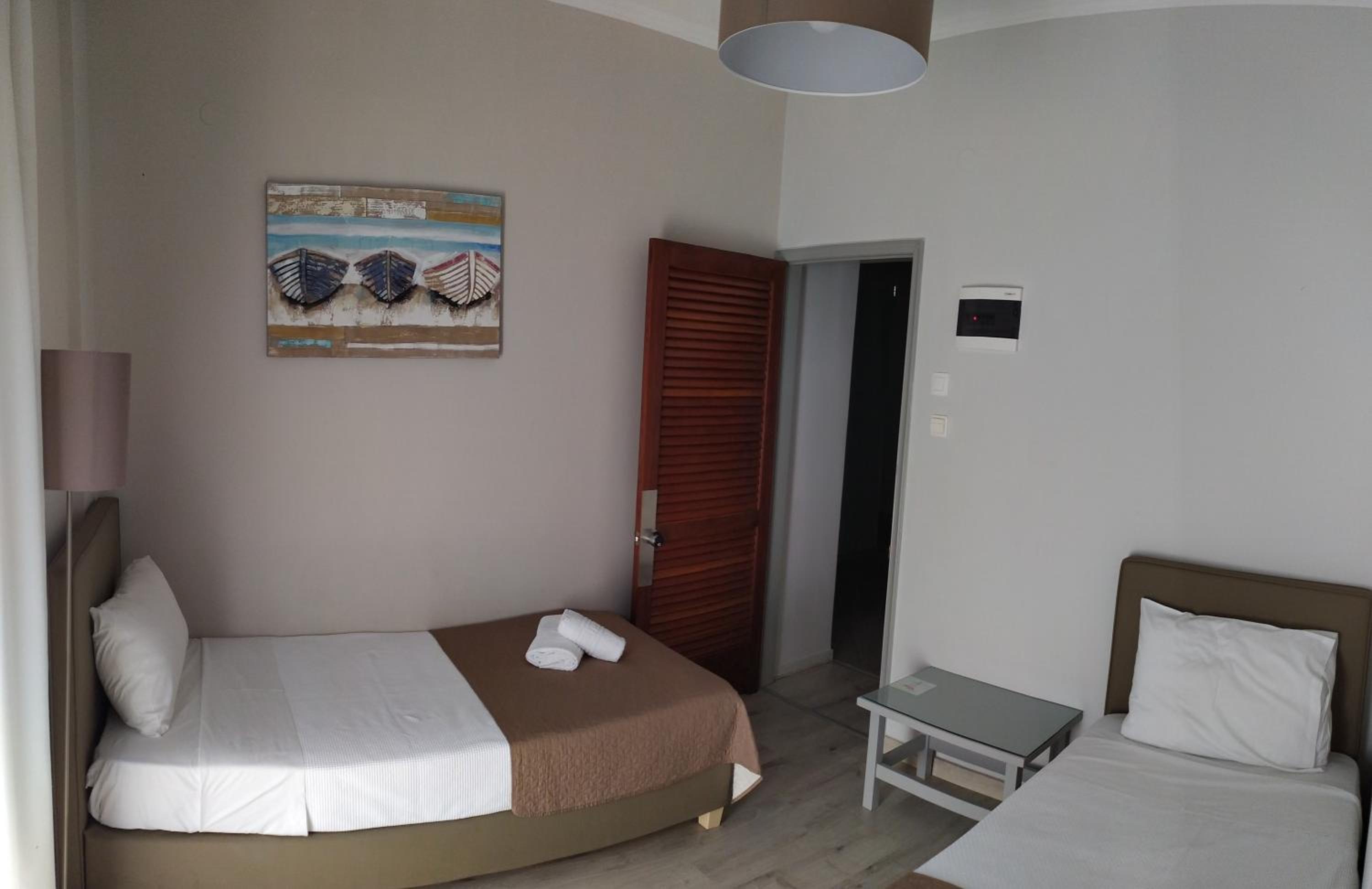 Junior Suite with Side Seaview and Square View photo 2