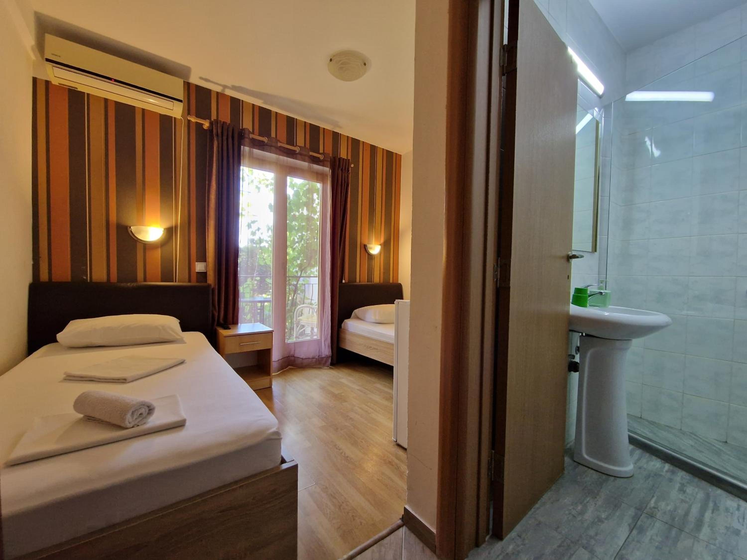 Twin Room with Balcony photo 2