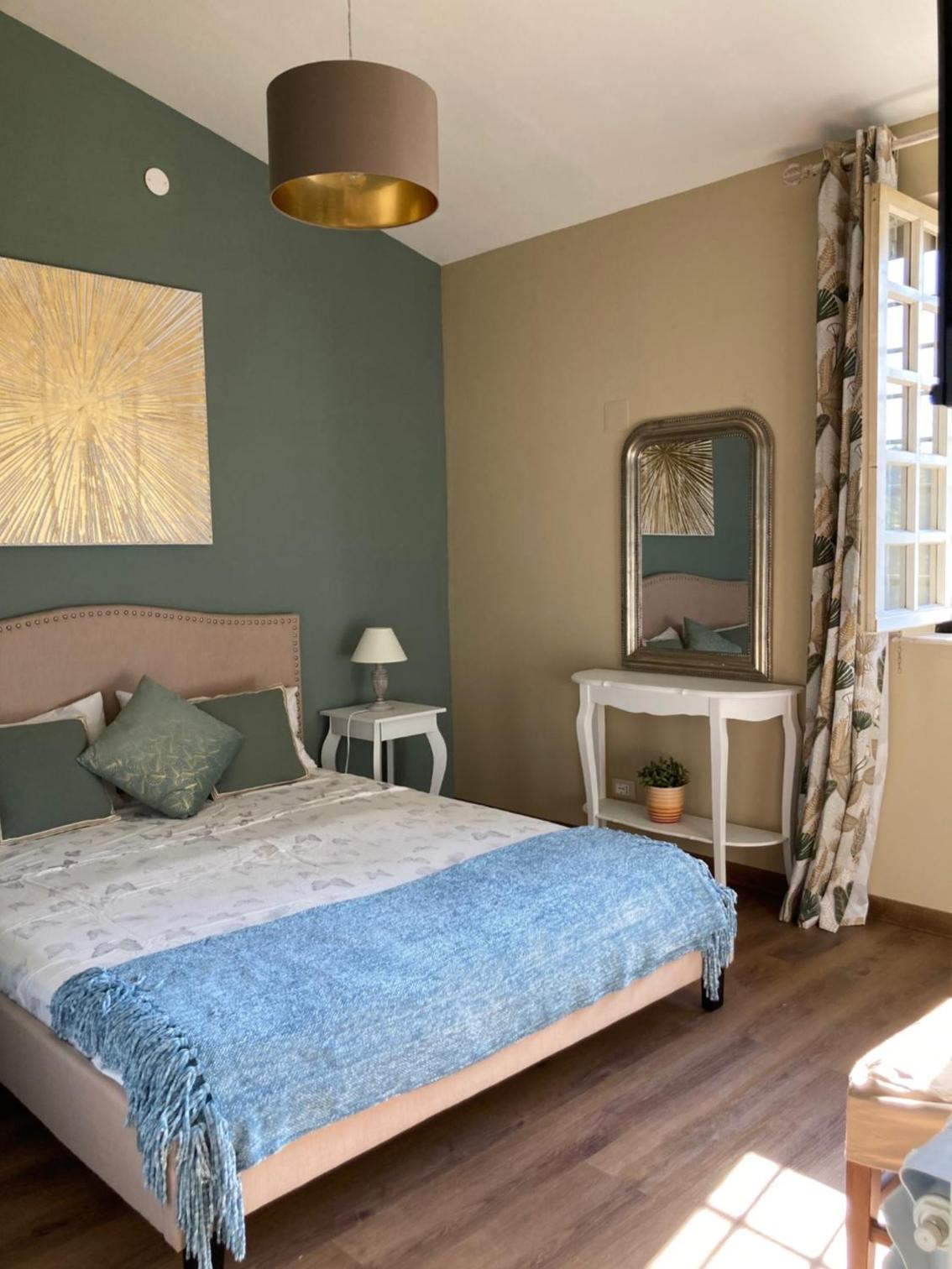 Superior King Room photo 2