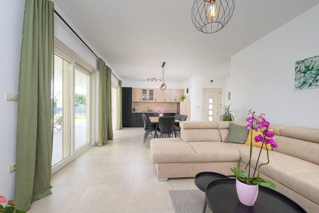 Three-Bedroom Villa photo 3