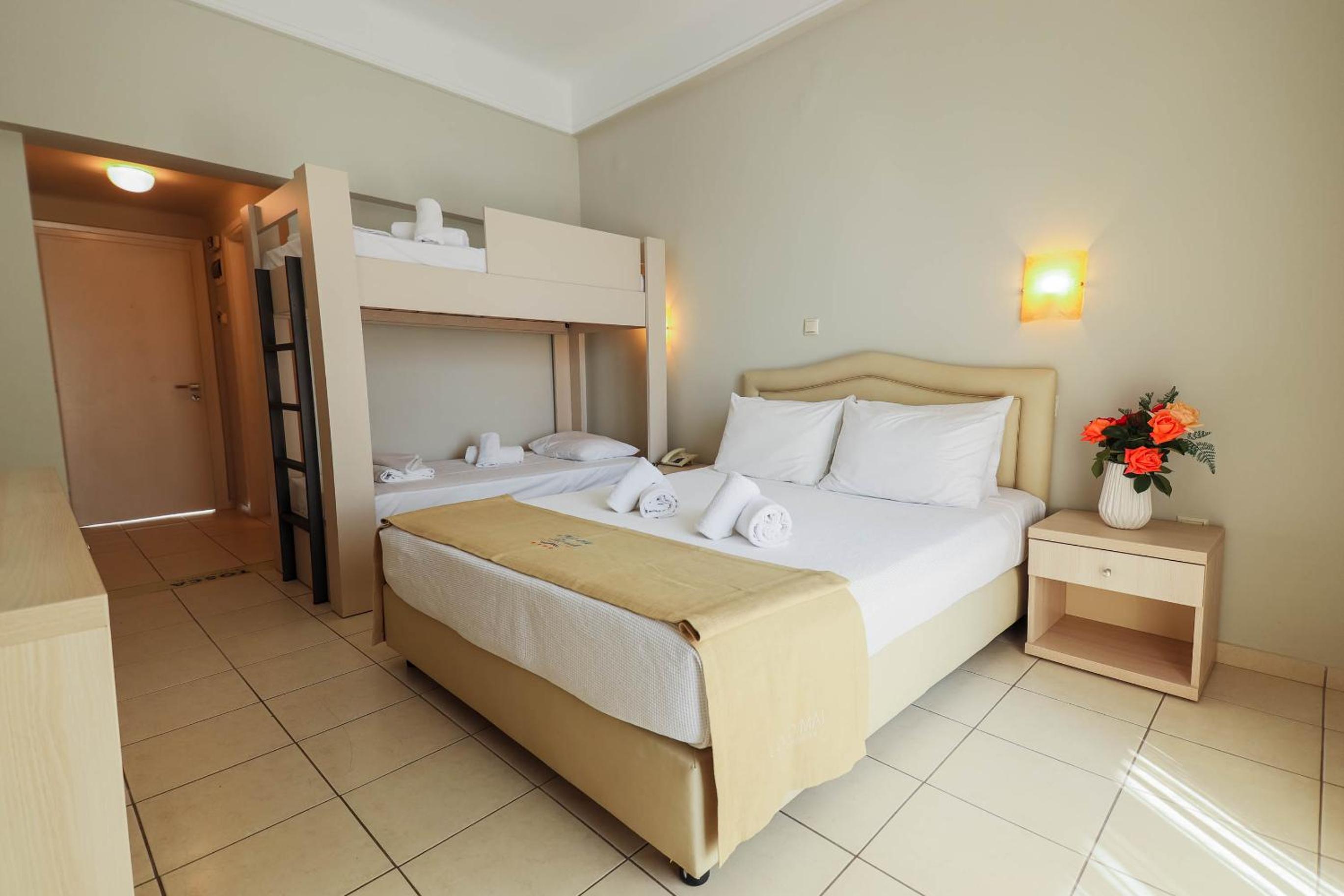 Double Room with Bunk Bed Sea View photo 1