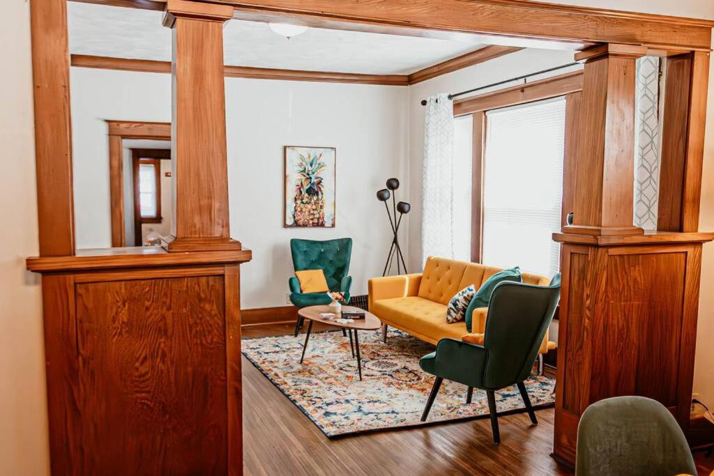 Six-Bedroom House photo 1
