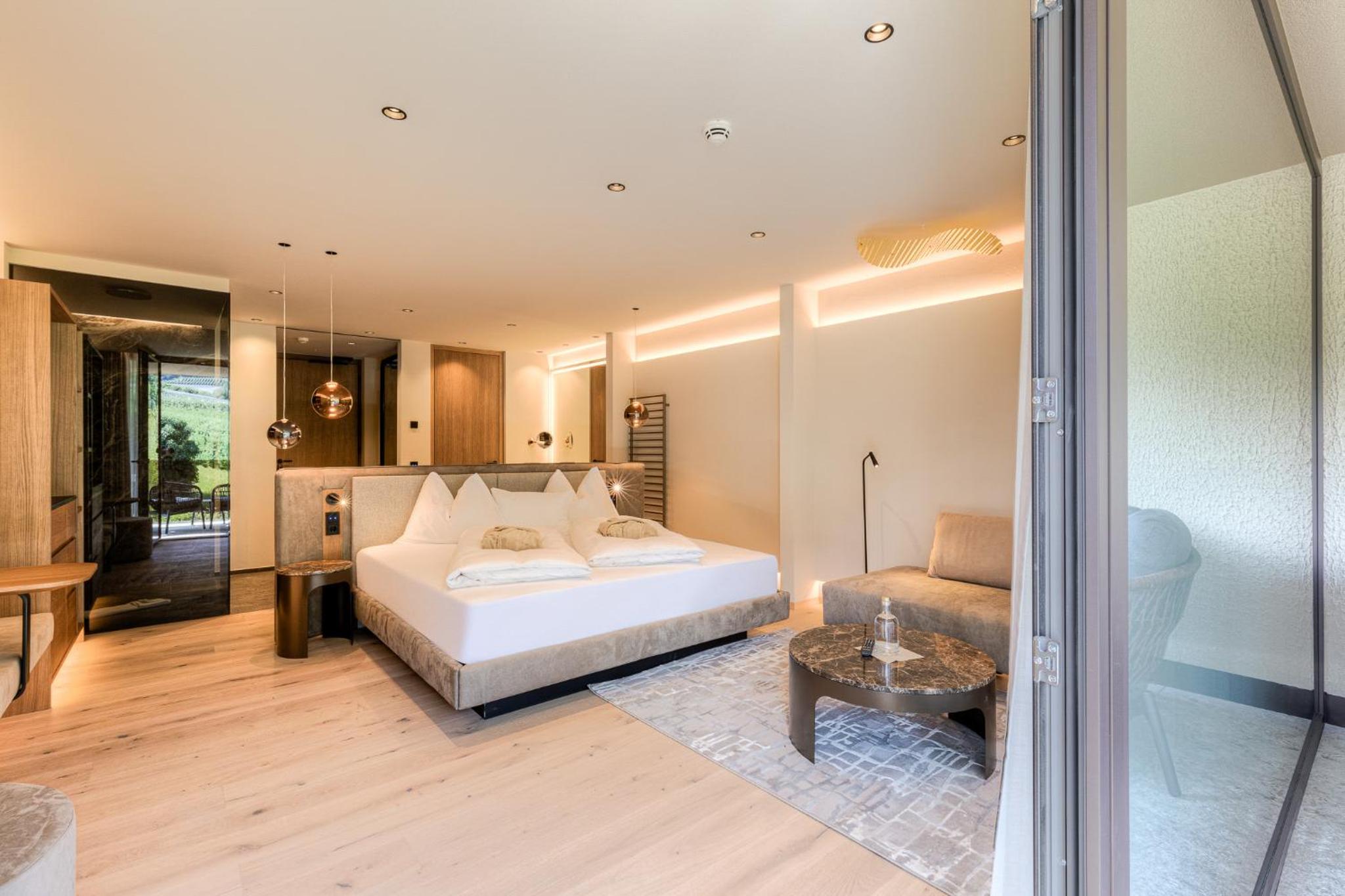 Deluxe Suite with Spa Bath