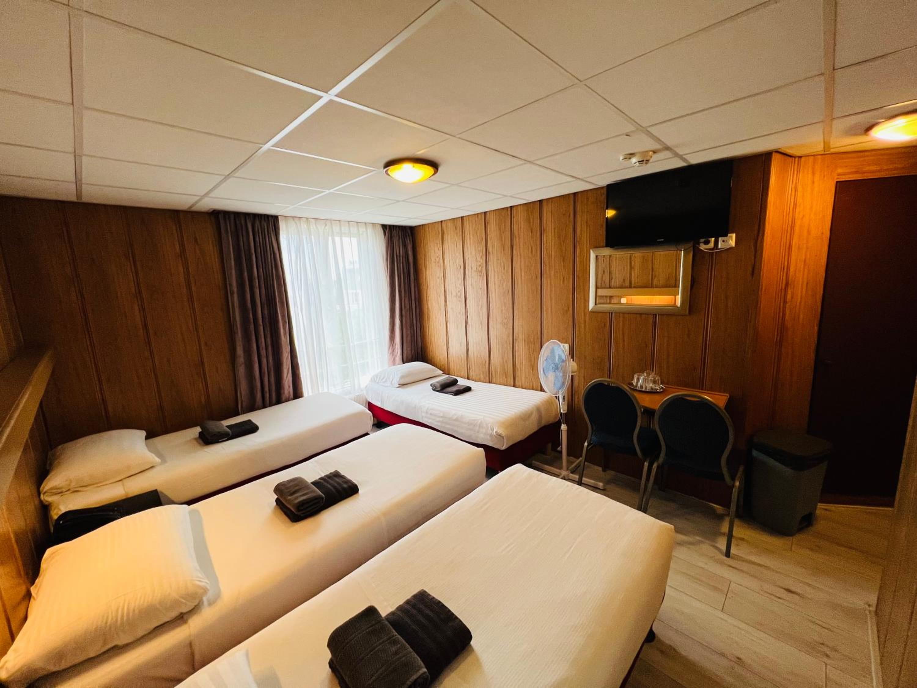 Standard Quadruple Room photo 2