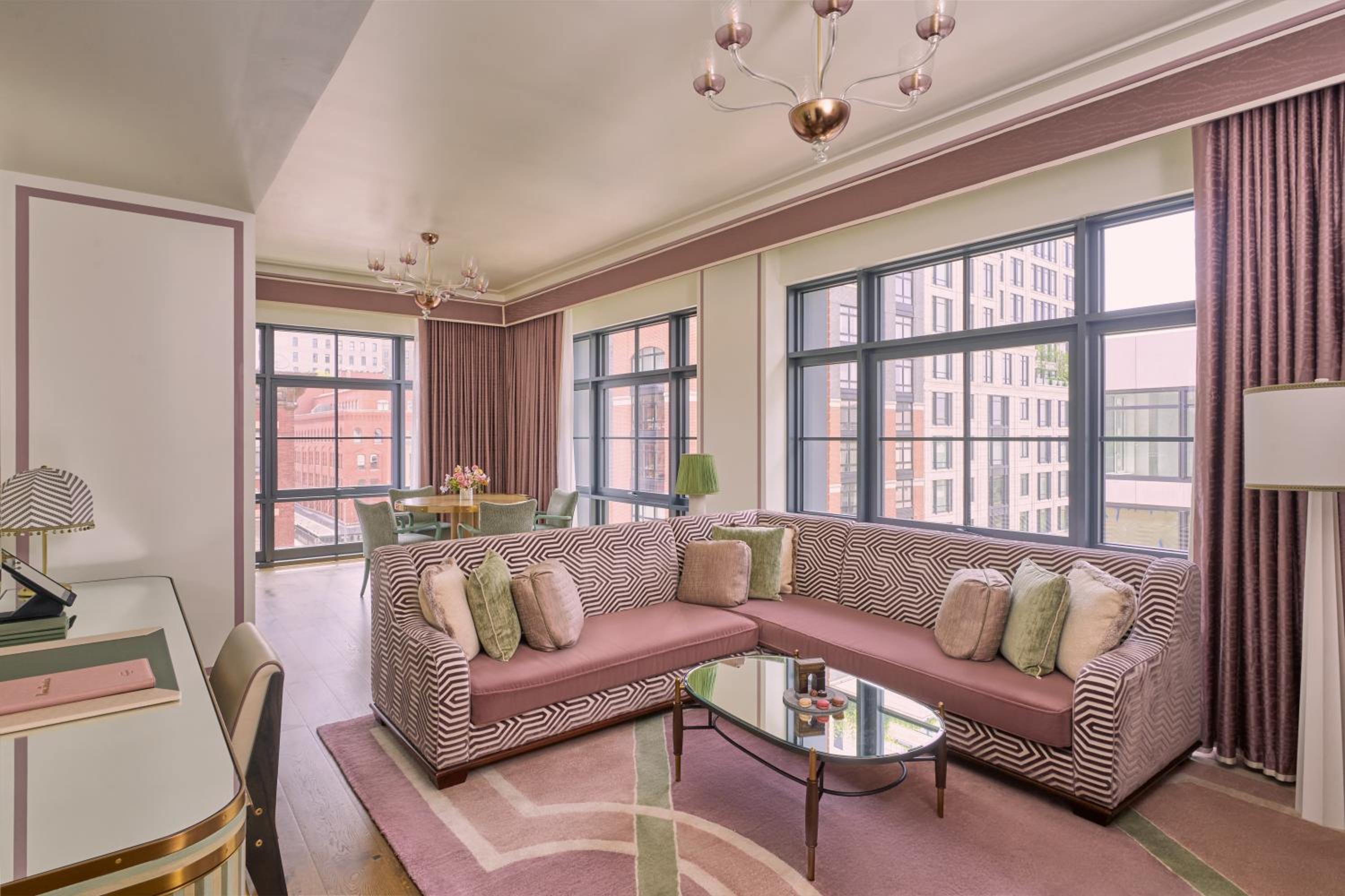 Hudson View Corner Suite
