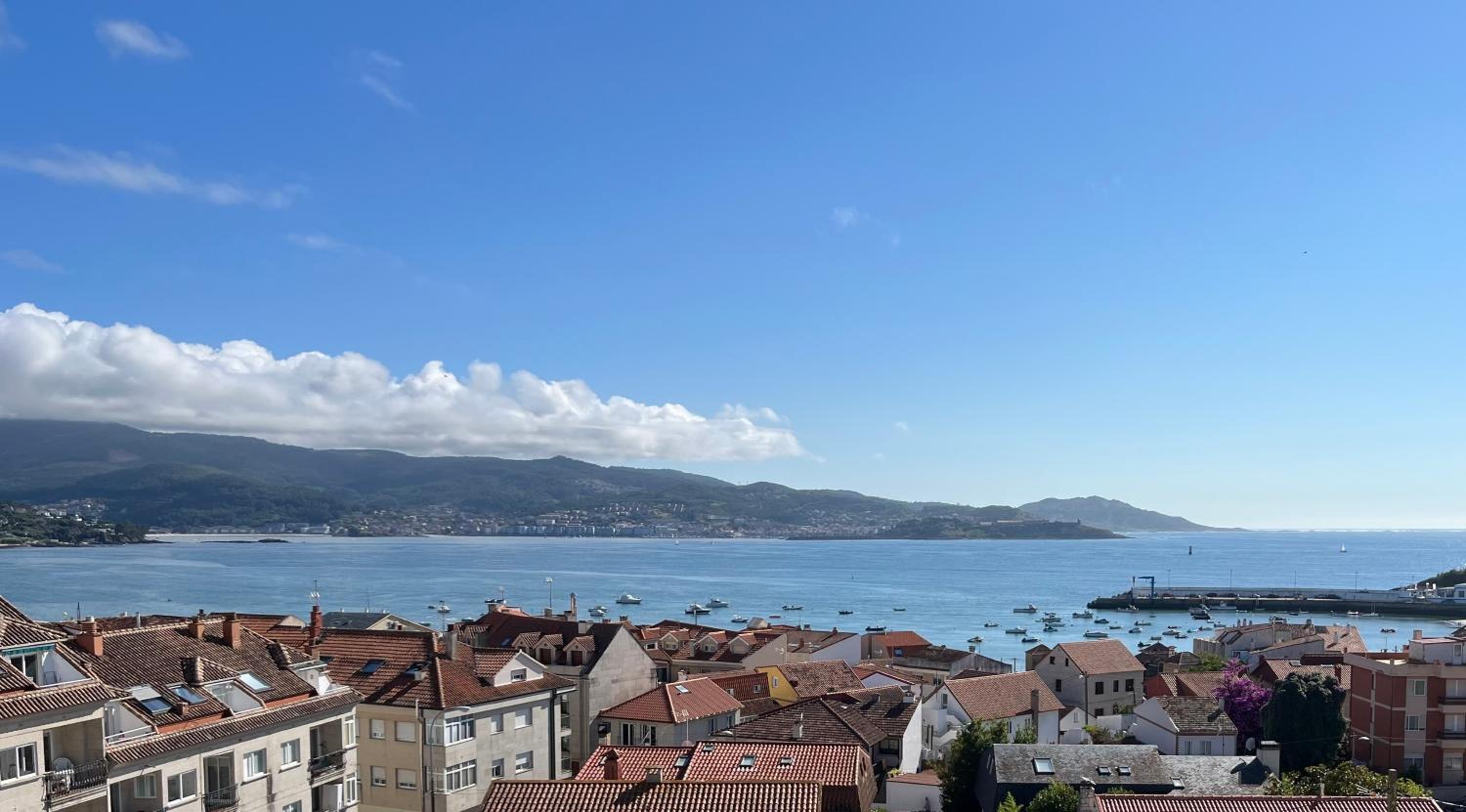 Three-Bedroom Apartment with Sea View photo 3