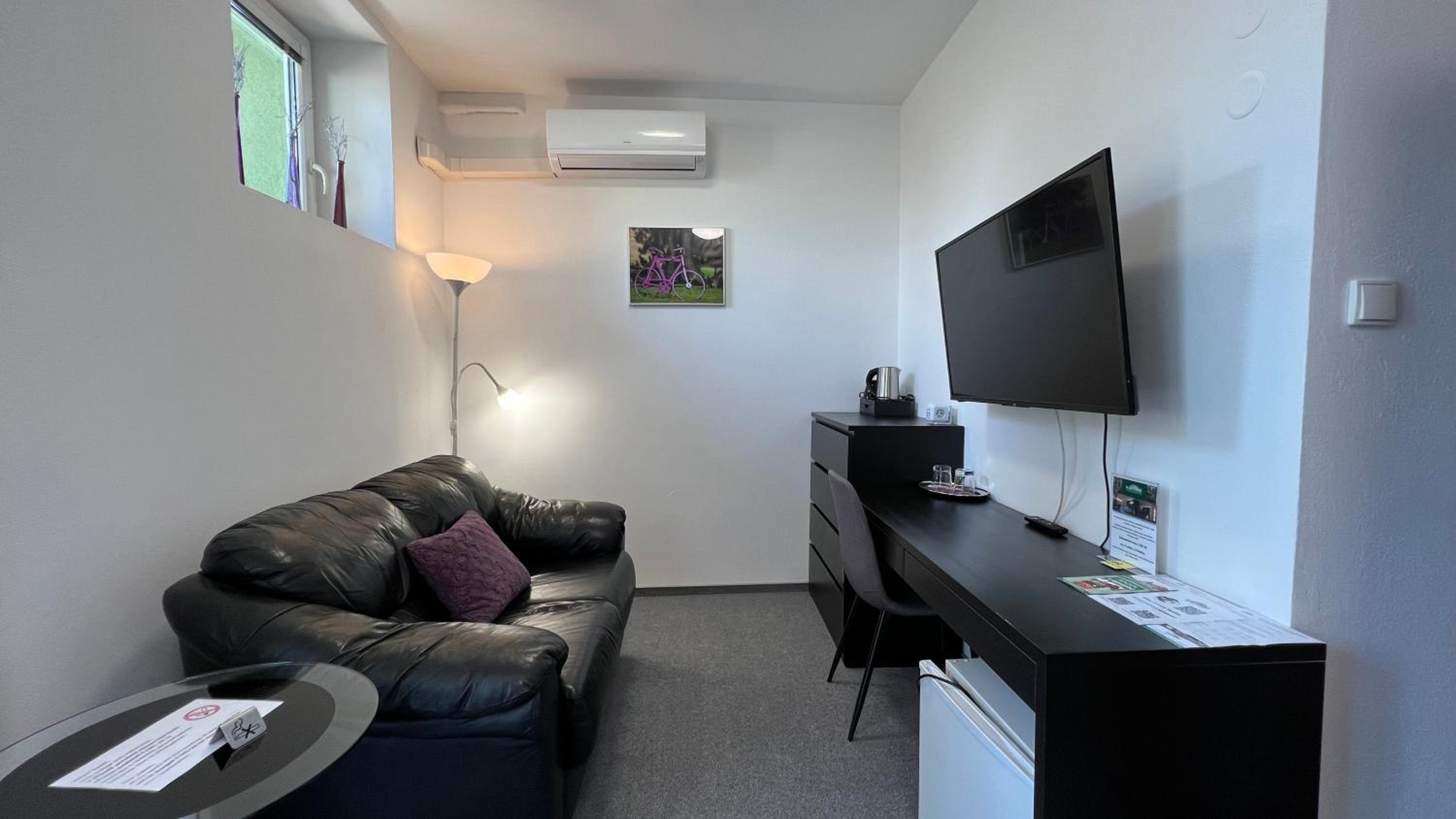 Deluxe Double Room with Balcony photo 2