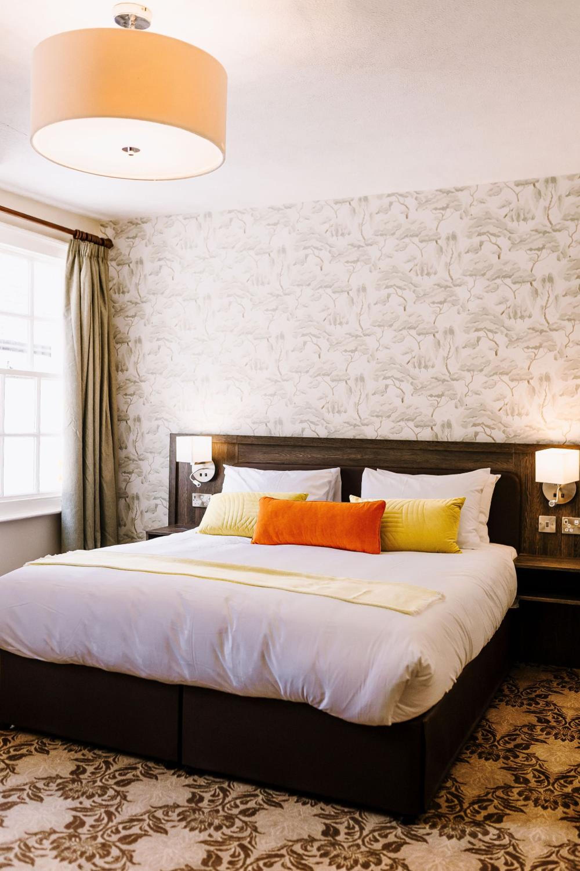Deluxe Double Room with Bath - Photo 2