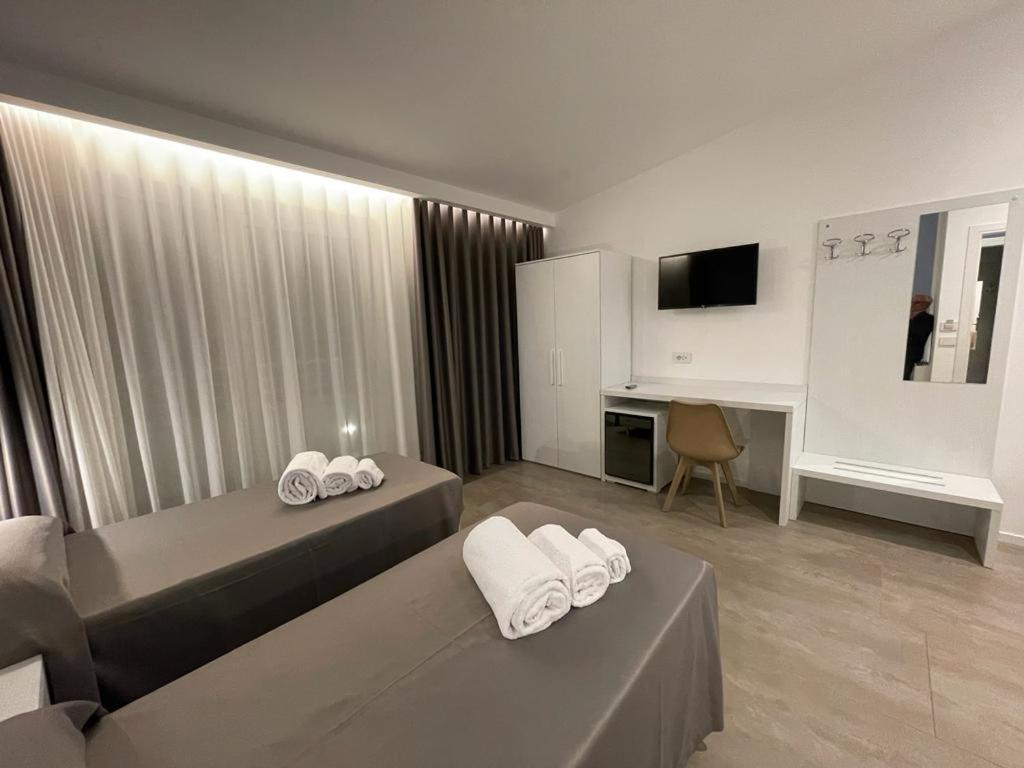 Triple Room with Pool View
