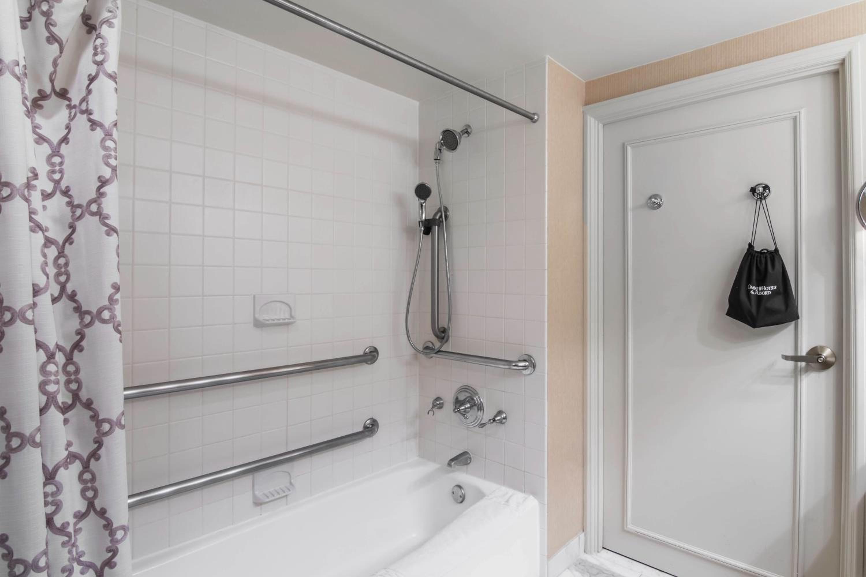 Deluxe King Room - Disability Access