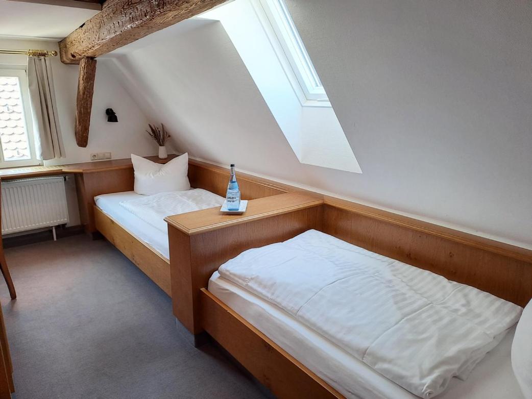 Standard Twin Room - Photo 4