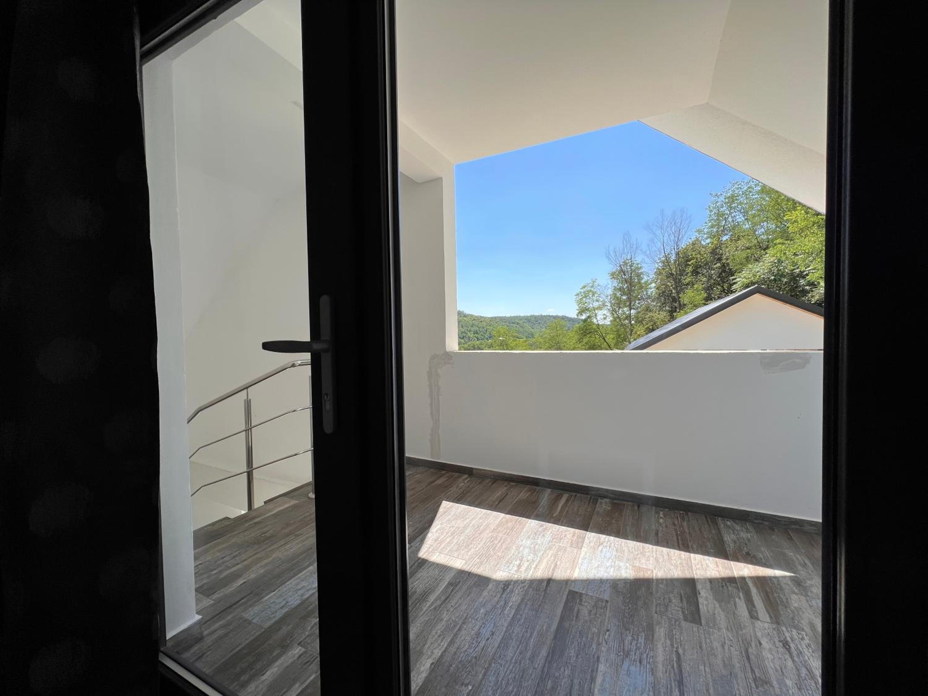 One-Bedroom Apartment with Terrace photo 1