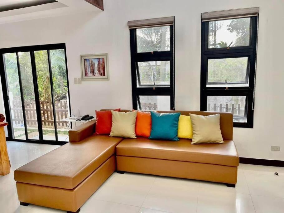 Three-Bedroom House photo 3