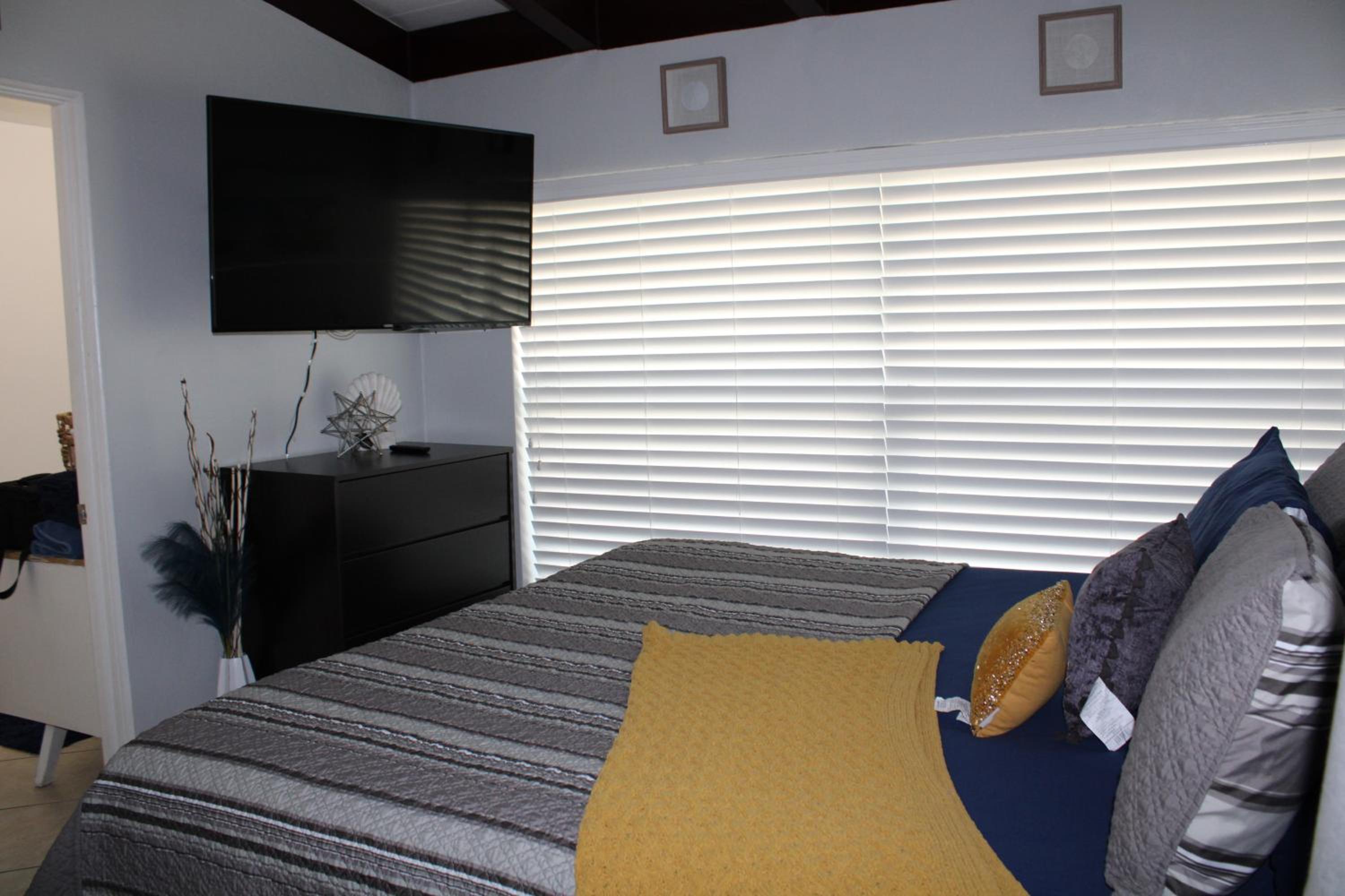 Deluxe King Suite photo 1