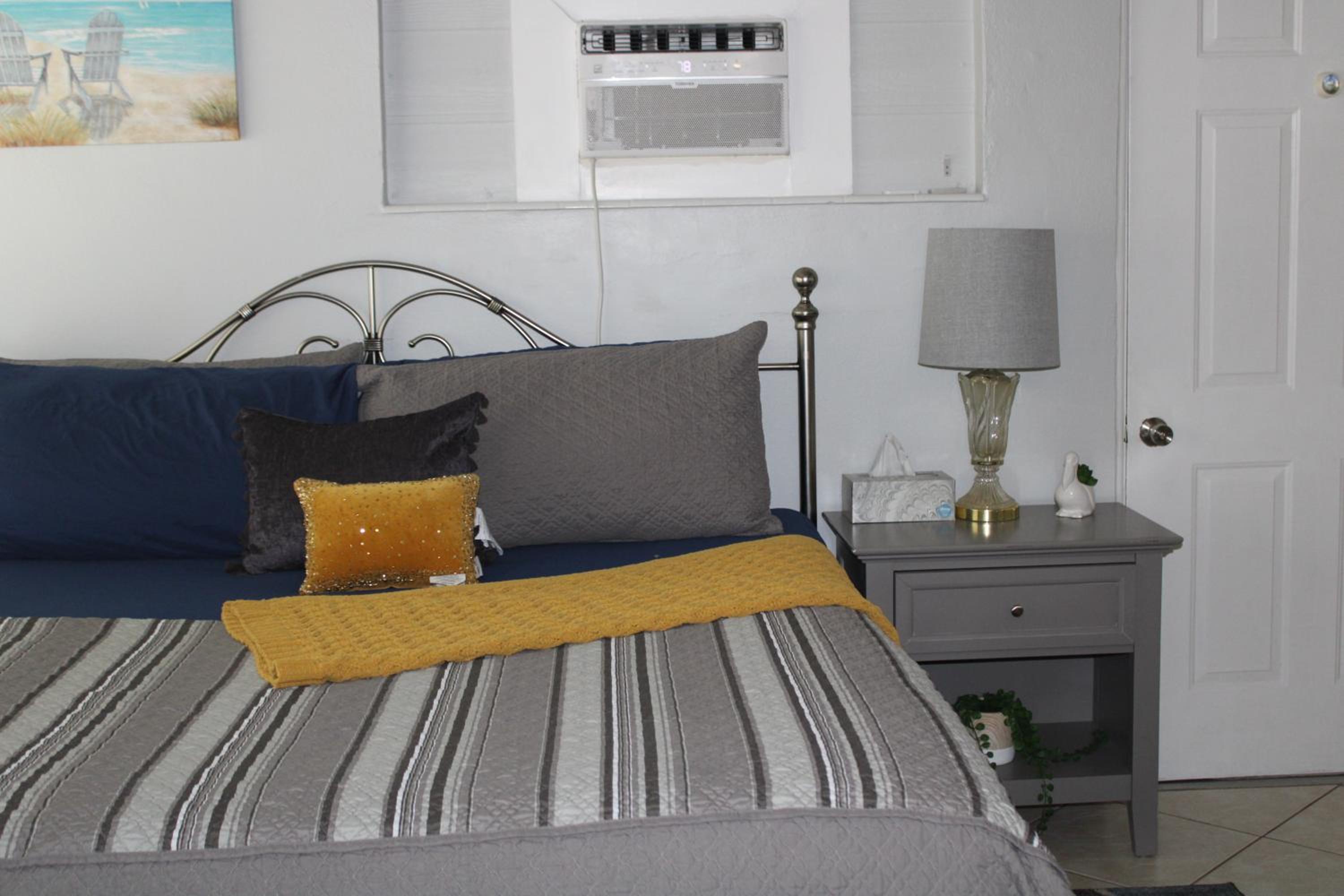 Deluxe King Suite photo 2