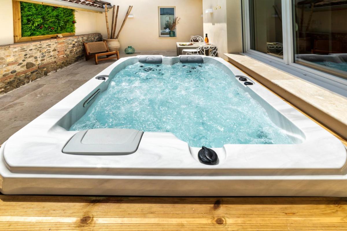 Suite with Hot Tub