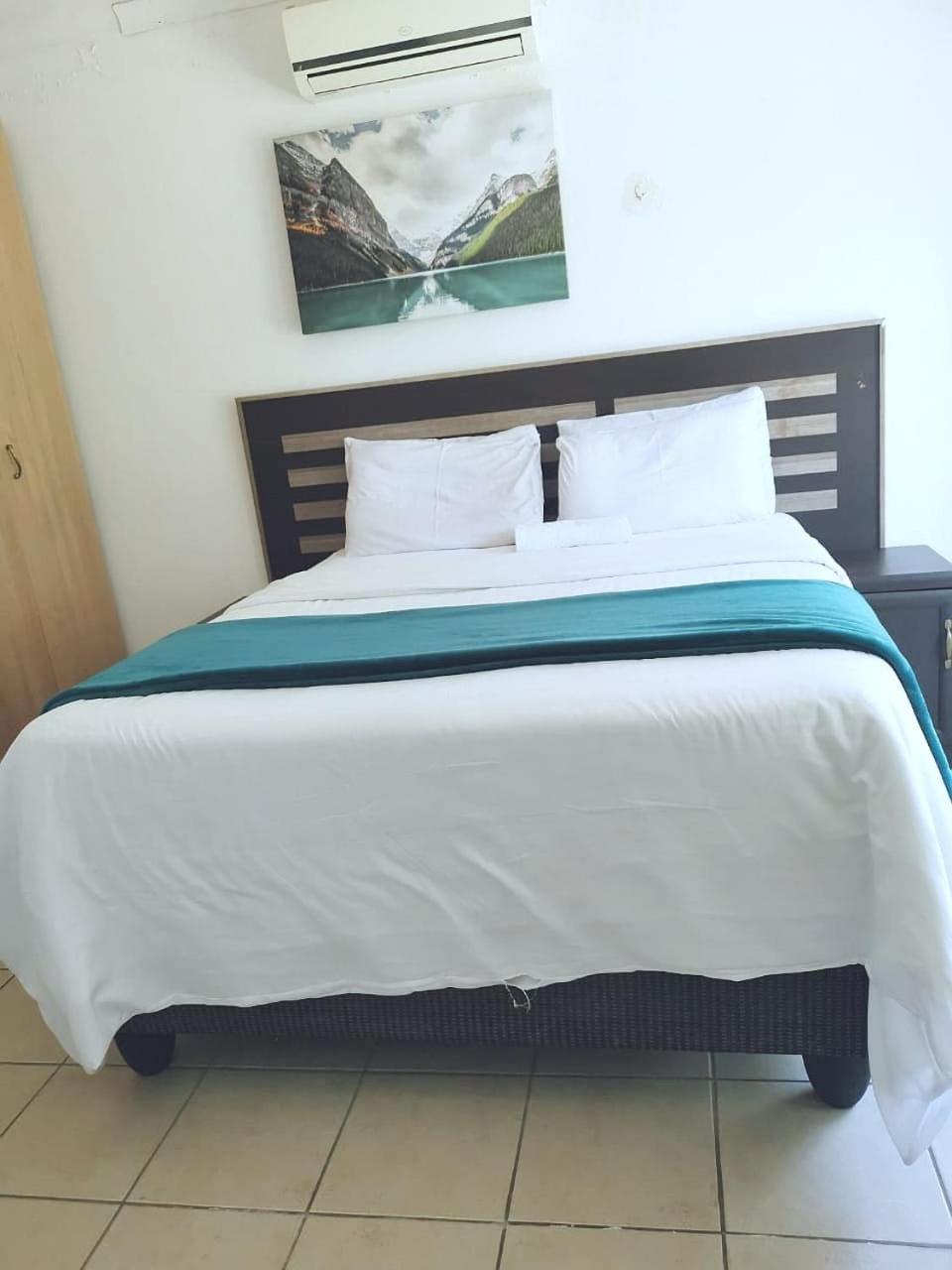 Double Room with Private Bathroom photo 2