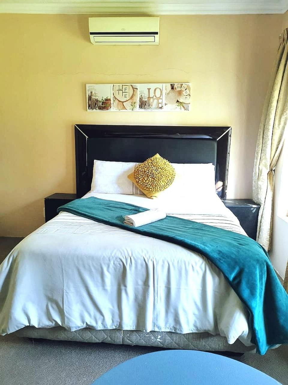 Double Room with Private Bathroom photo 1