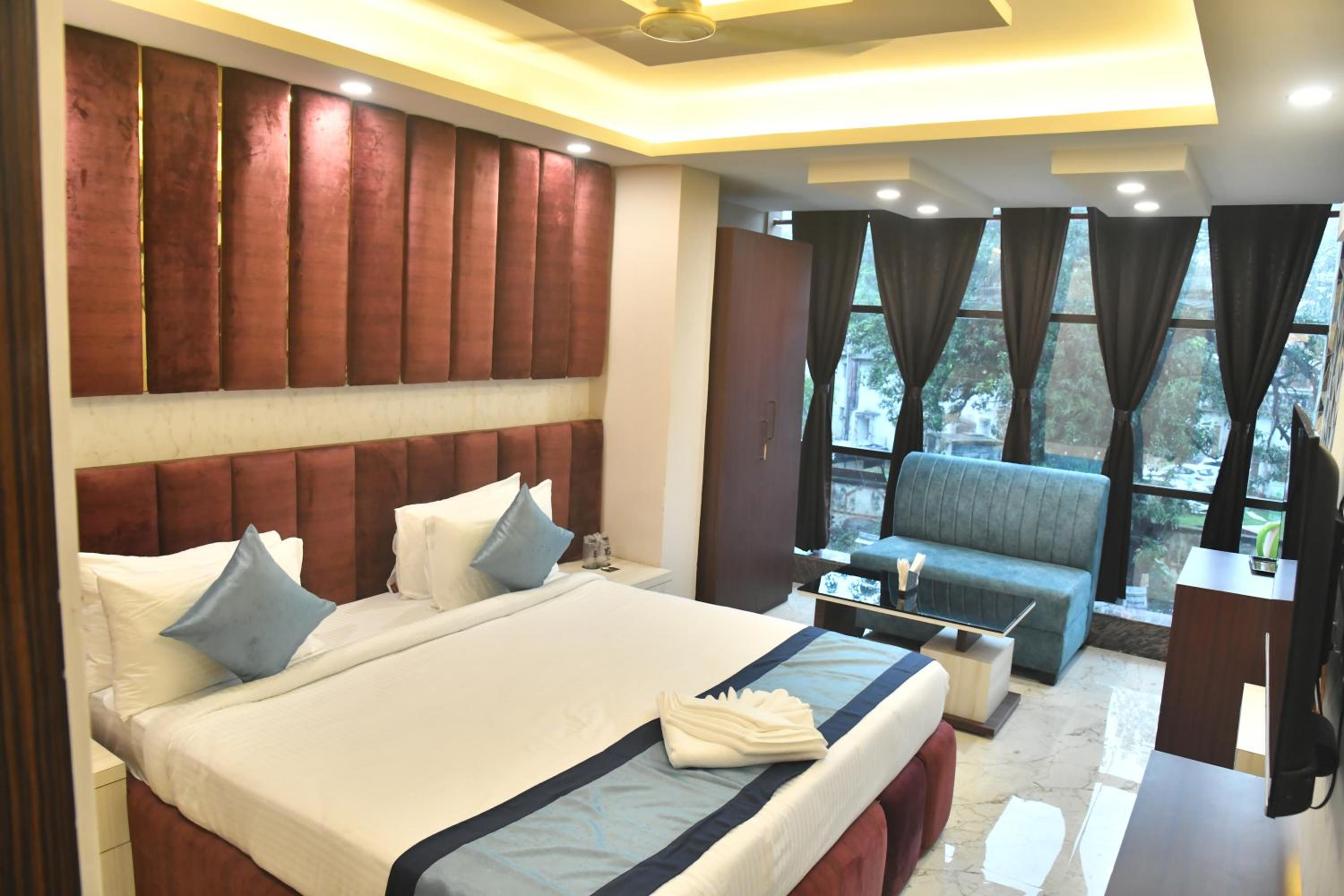 Deluxe Suite photo 2