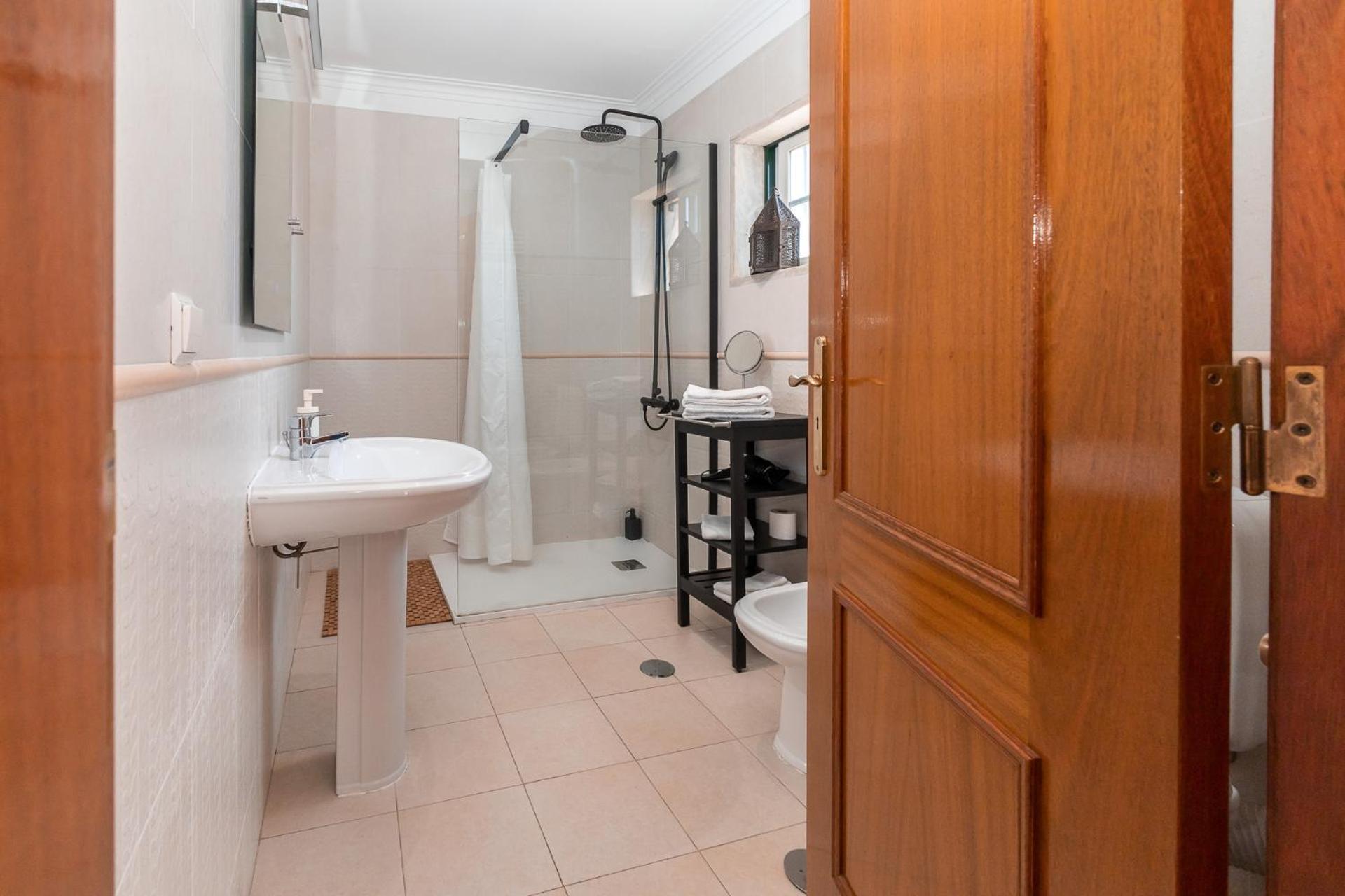 Suite with Mountain View - Photo 11
