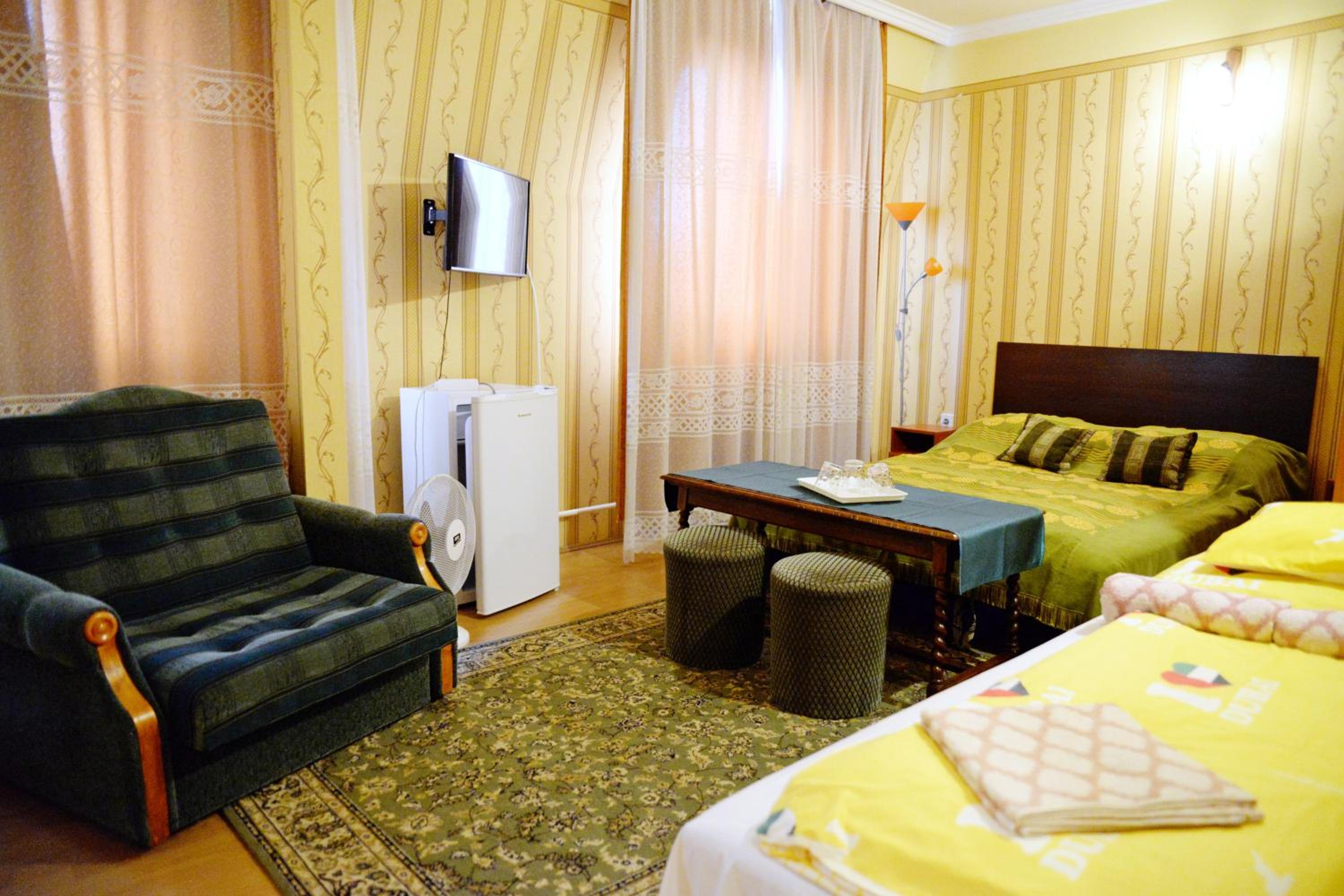 Family Room with Bathroom photo 3