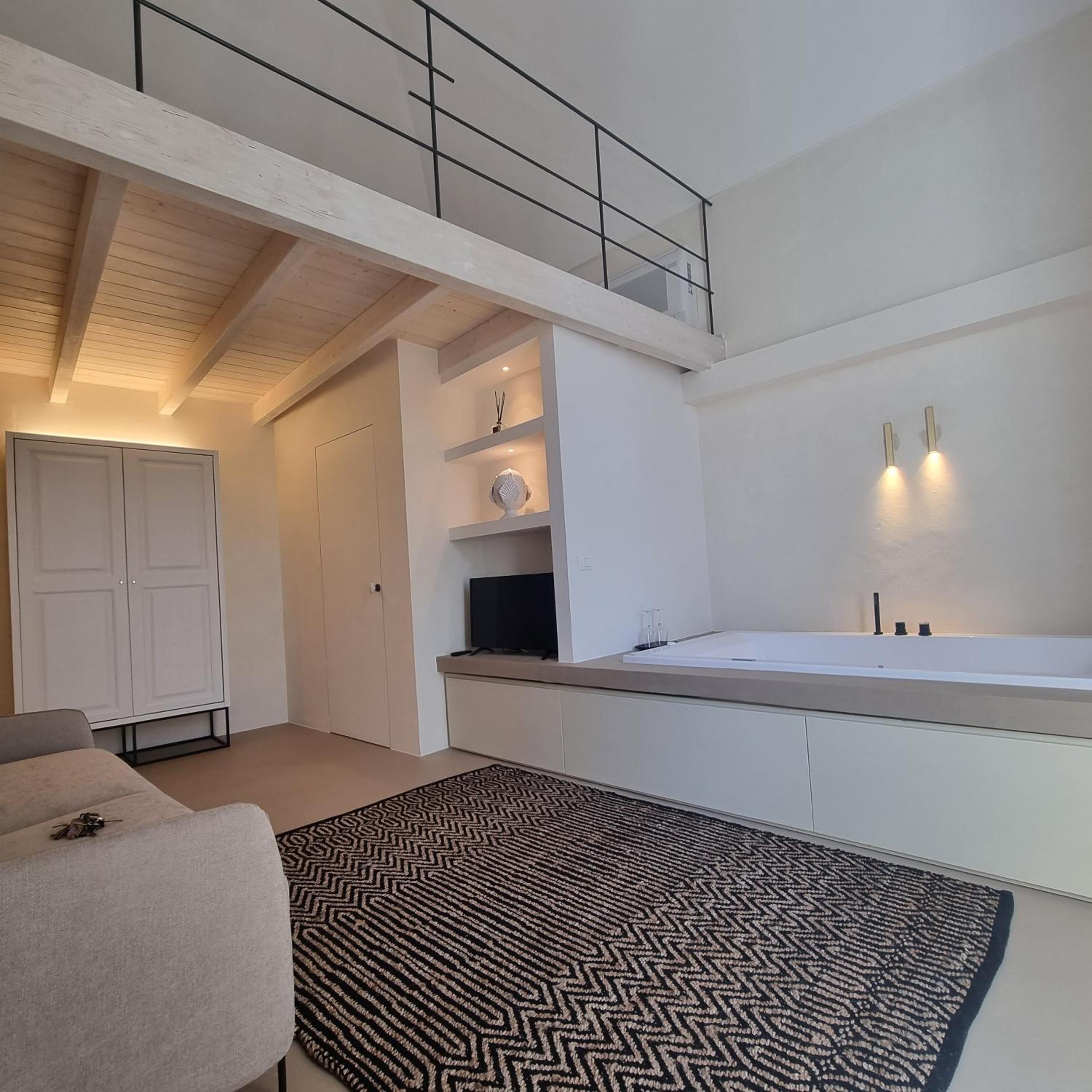 Suite with Spa Bath