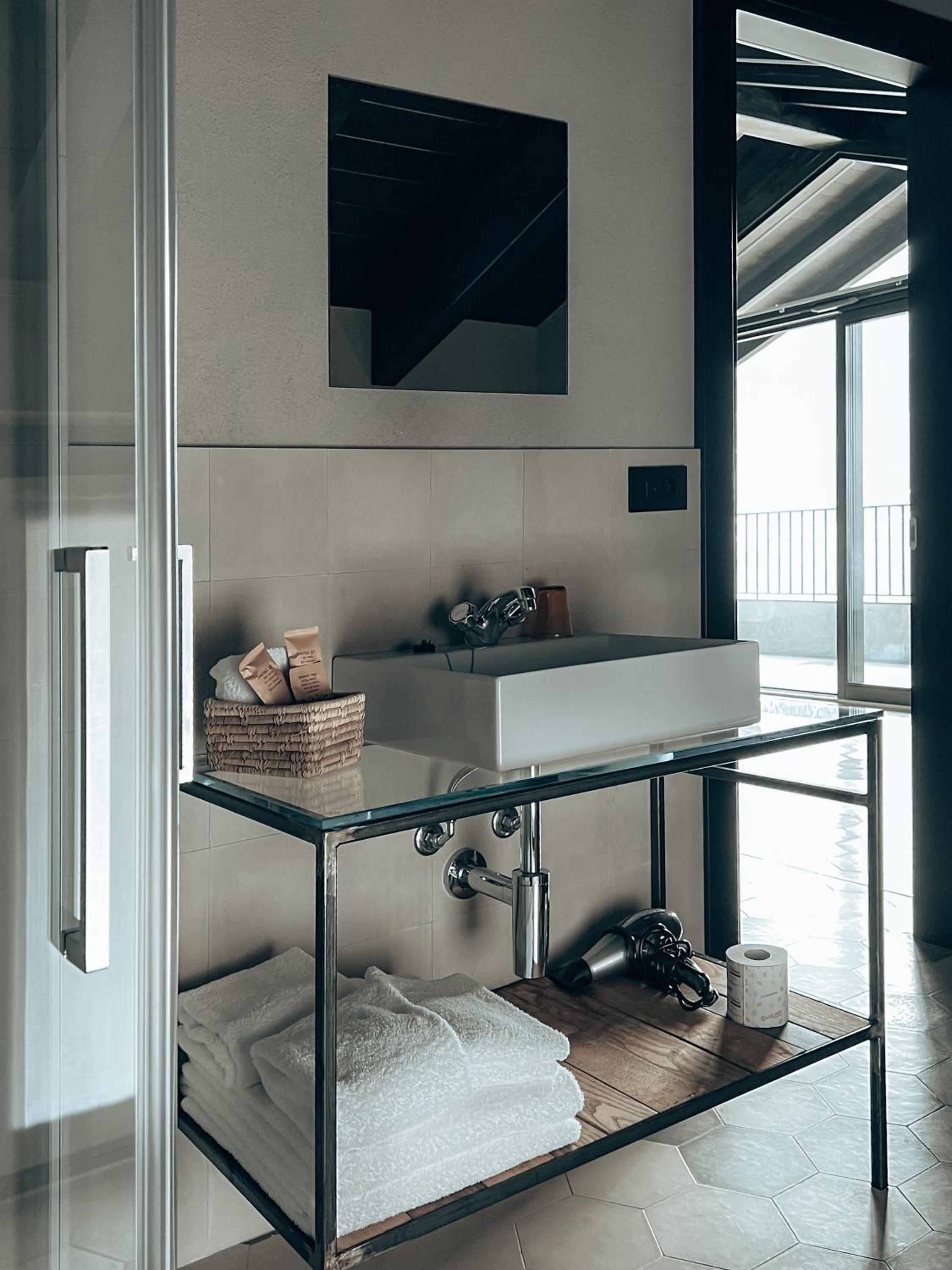 Suite - Photo 5