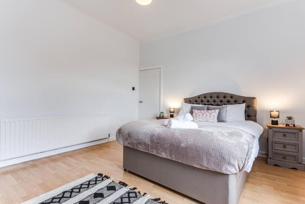 Three-Bedroom House photo 1