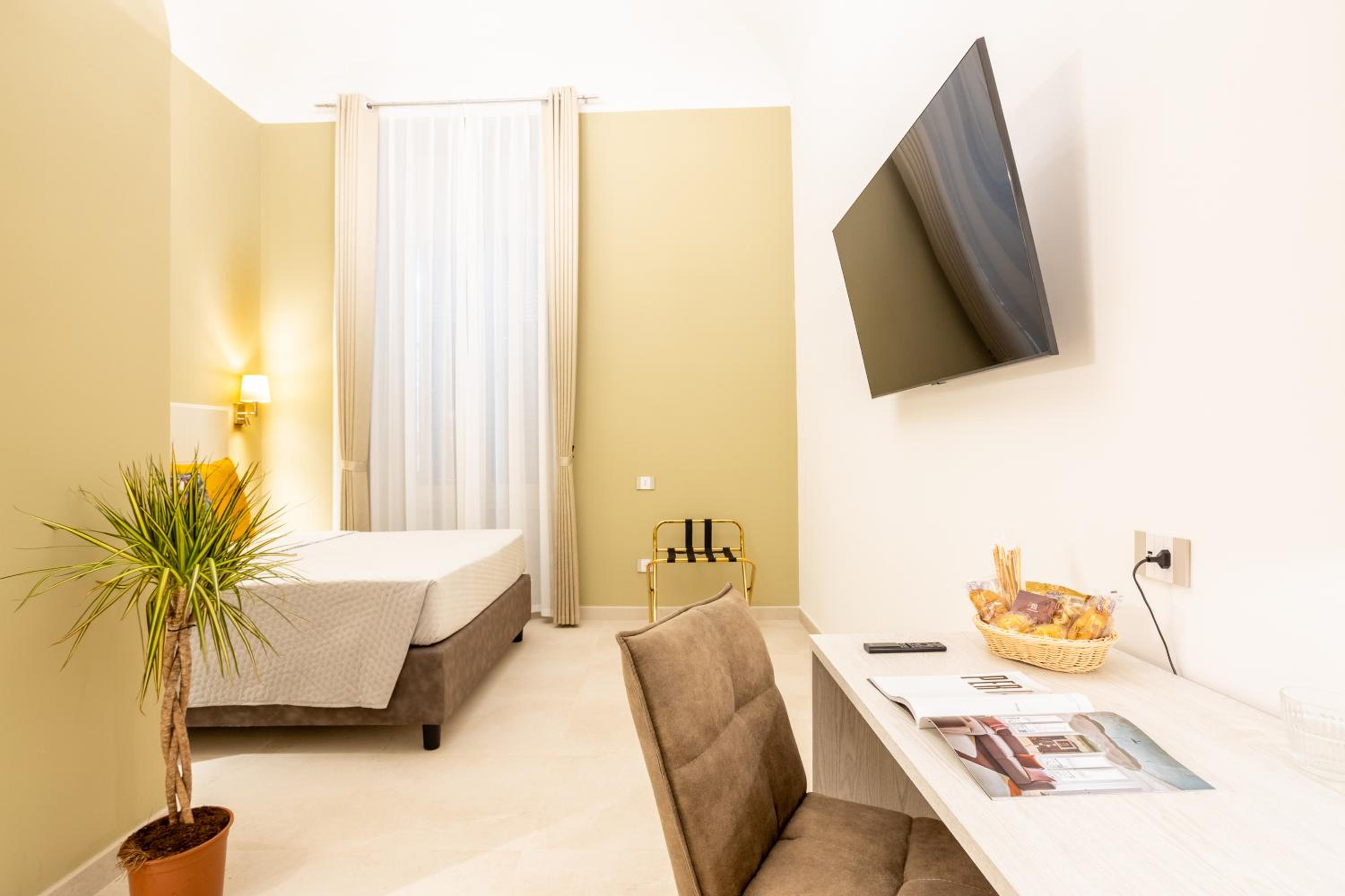Triple Room with Private Bathroom - Photo 14