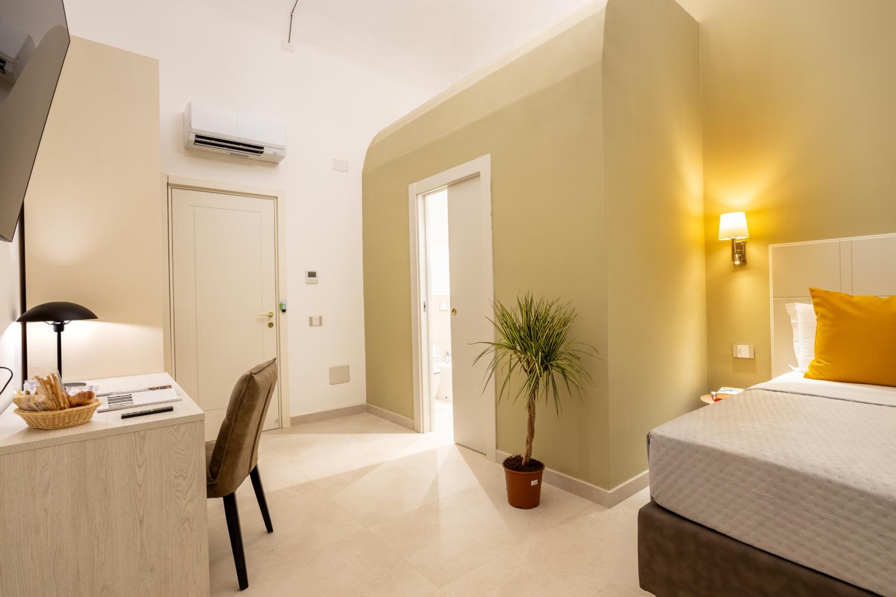 Triple Room with Private Bathroom - Photo 15