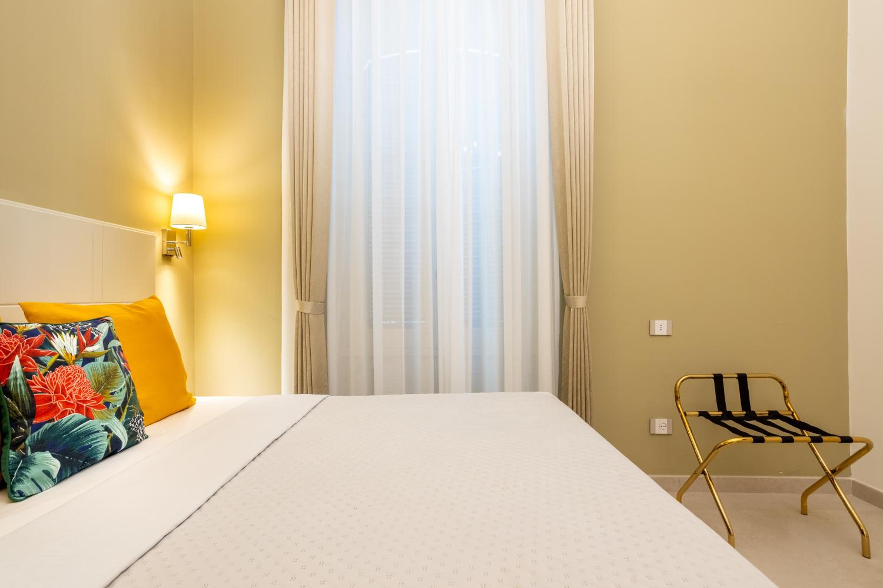 Triple Room with Private Bathroom - Photo 16