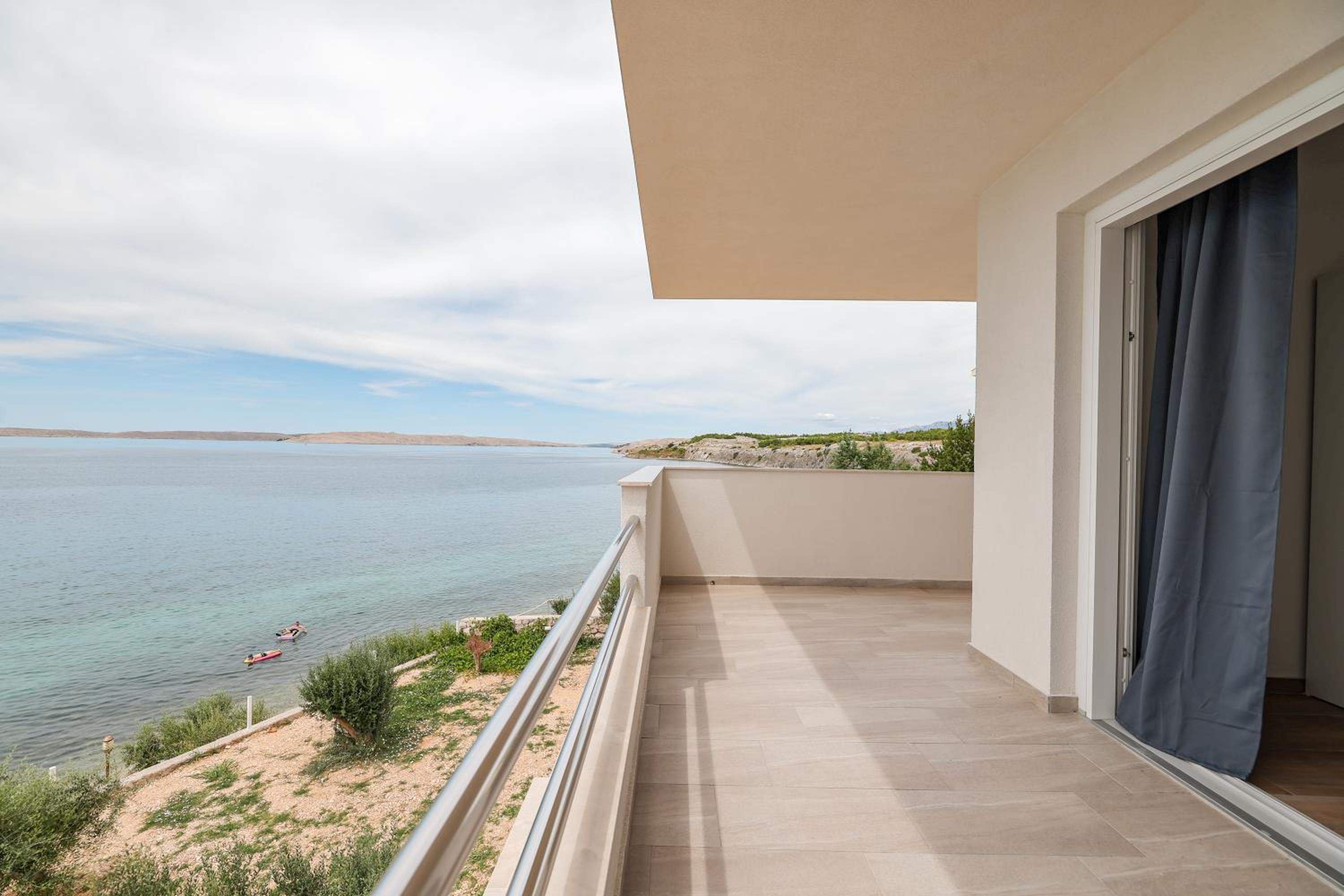 One-Bedroom Apartment with Sea View and Terrace photo 2