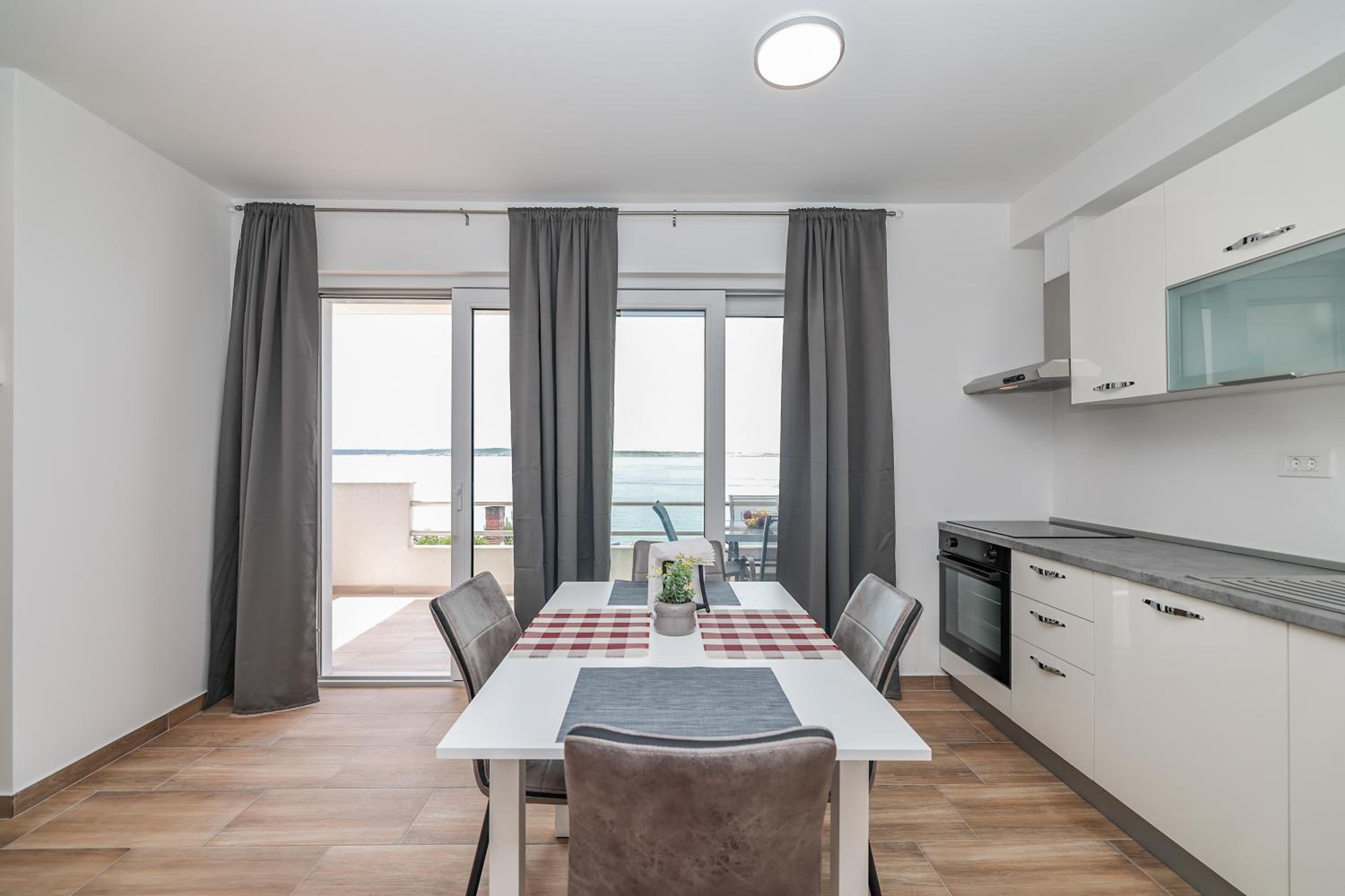One-Bedroom Apartment - Sea Side photo 2