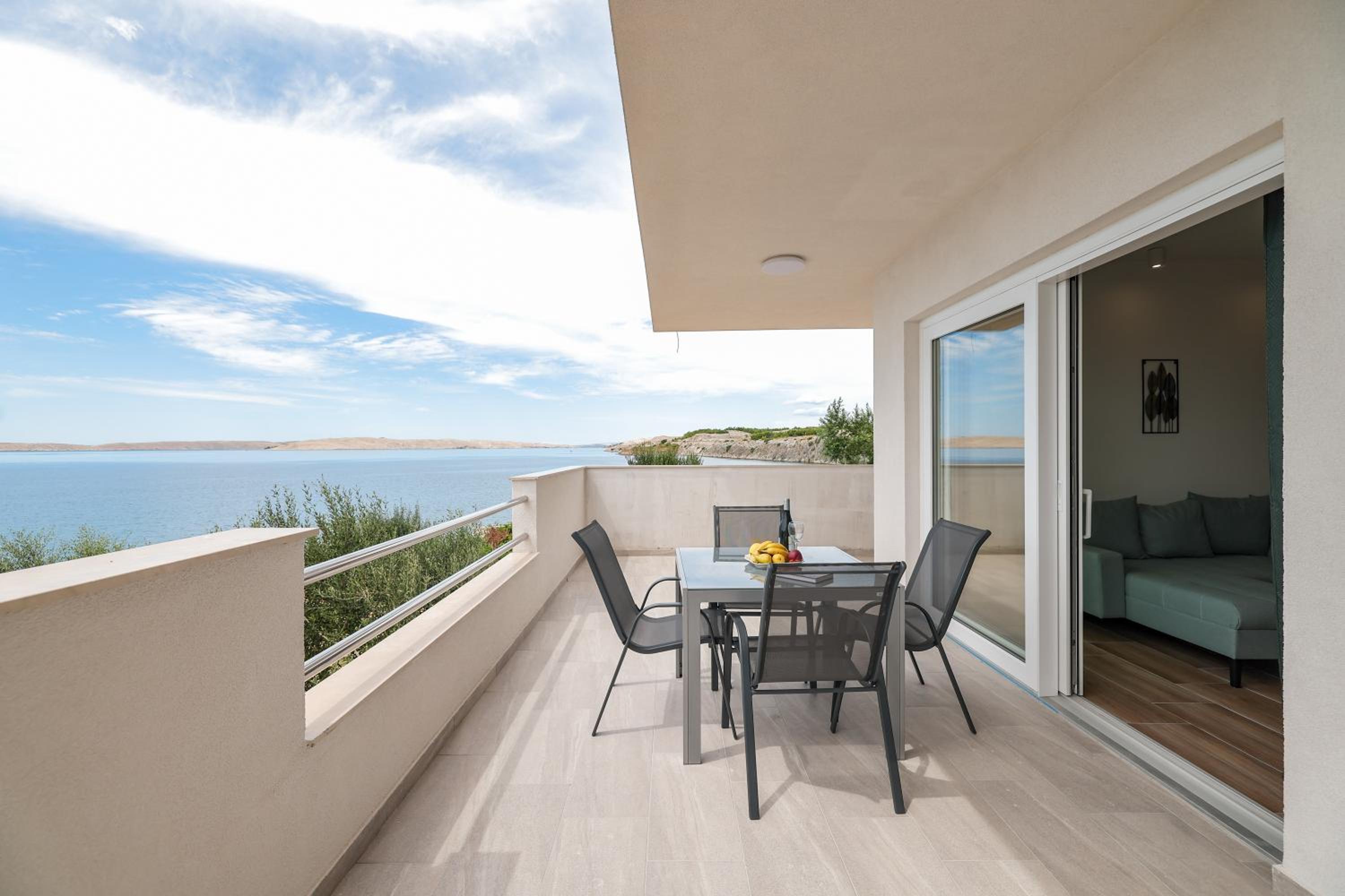 Apartment with View and Balcony photo 3