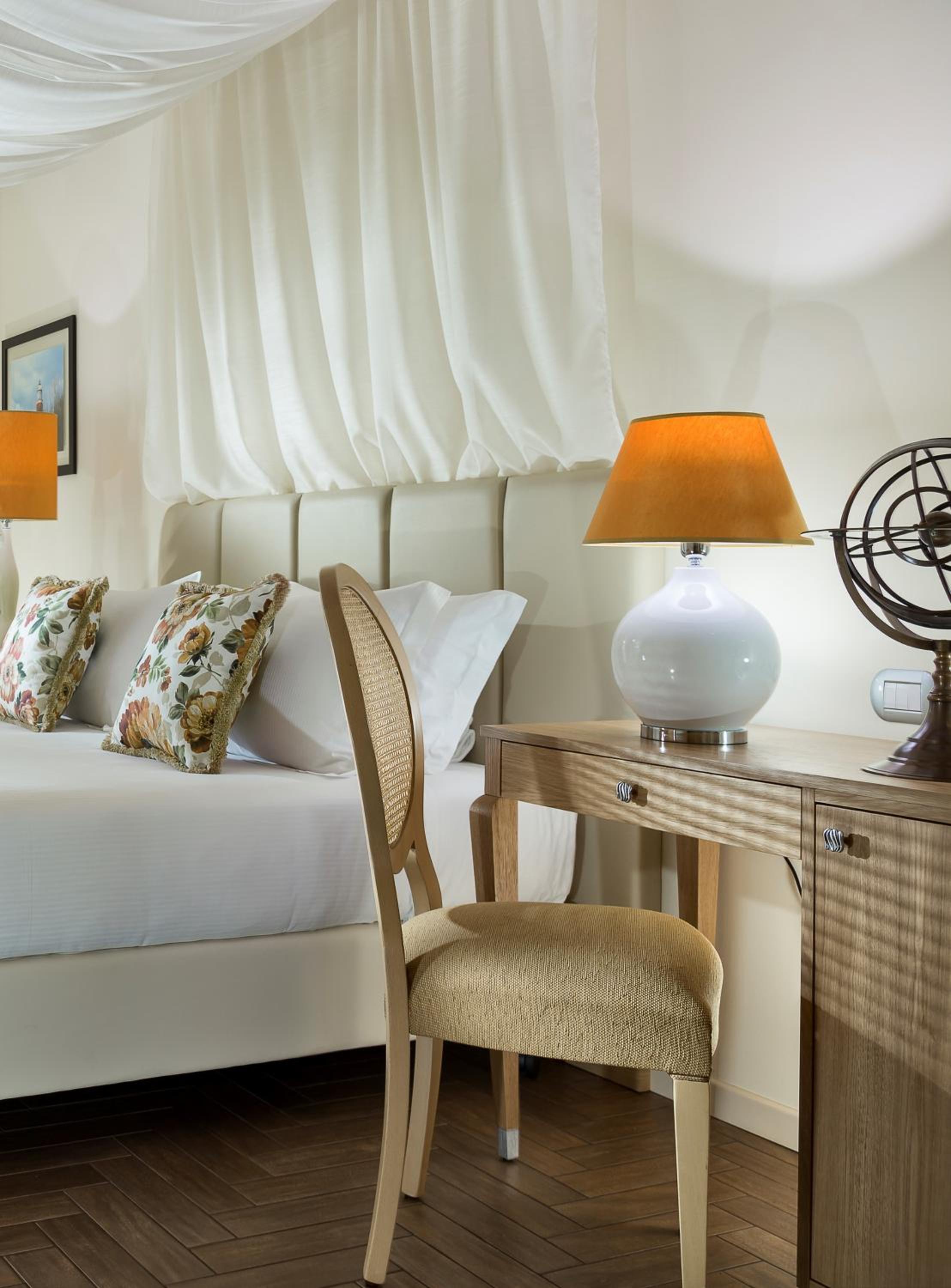 Double Room with Balcony - Photo 6