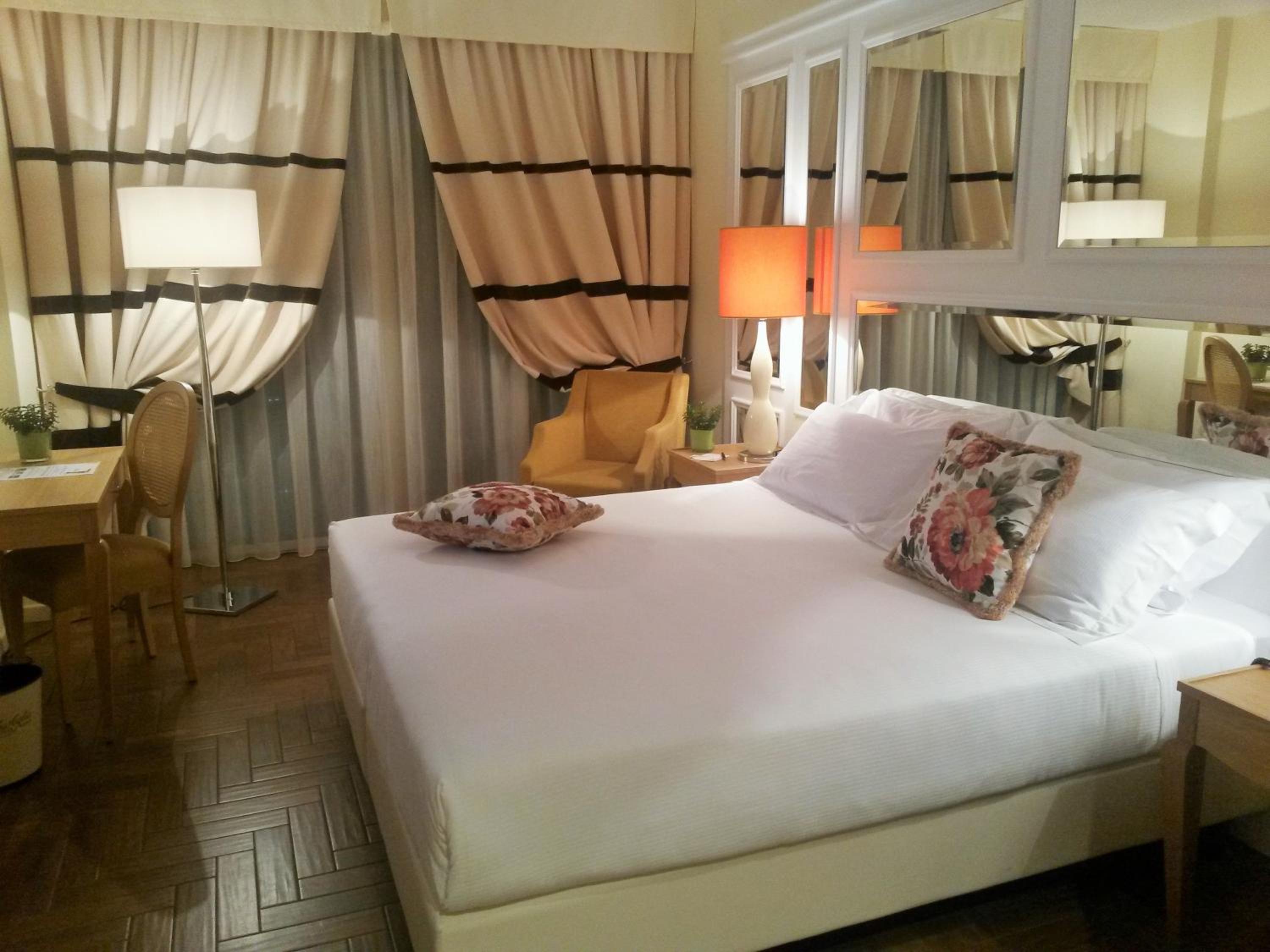 Superior Double with Balcony - Photo 11