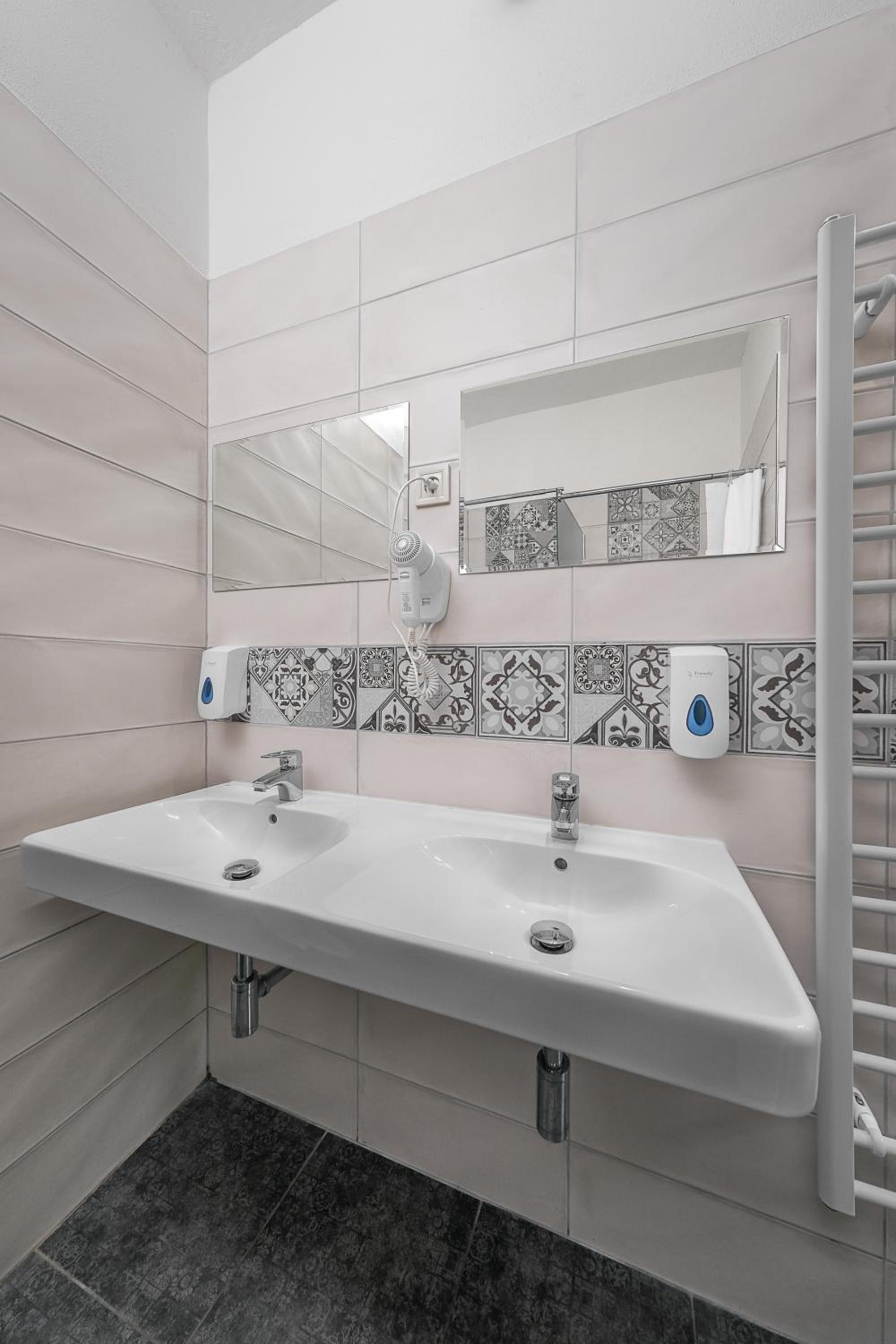 Family Suite - Photo 9